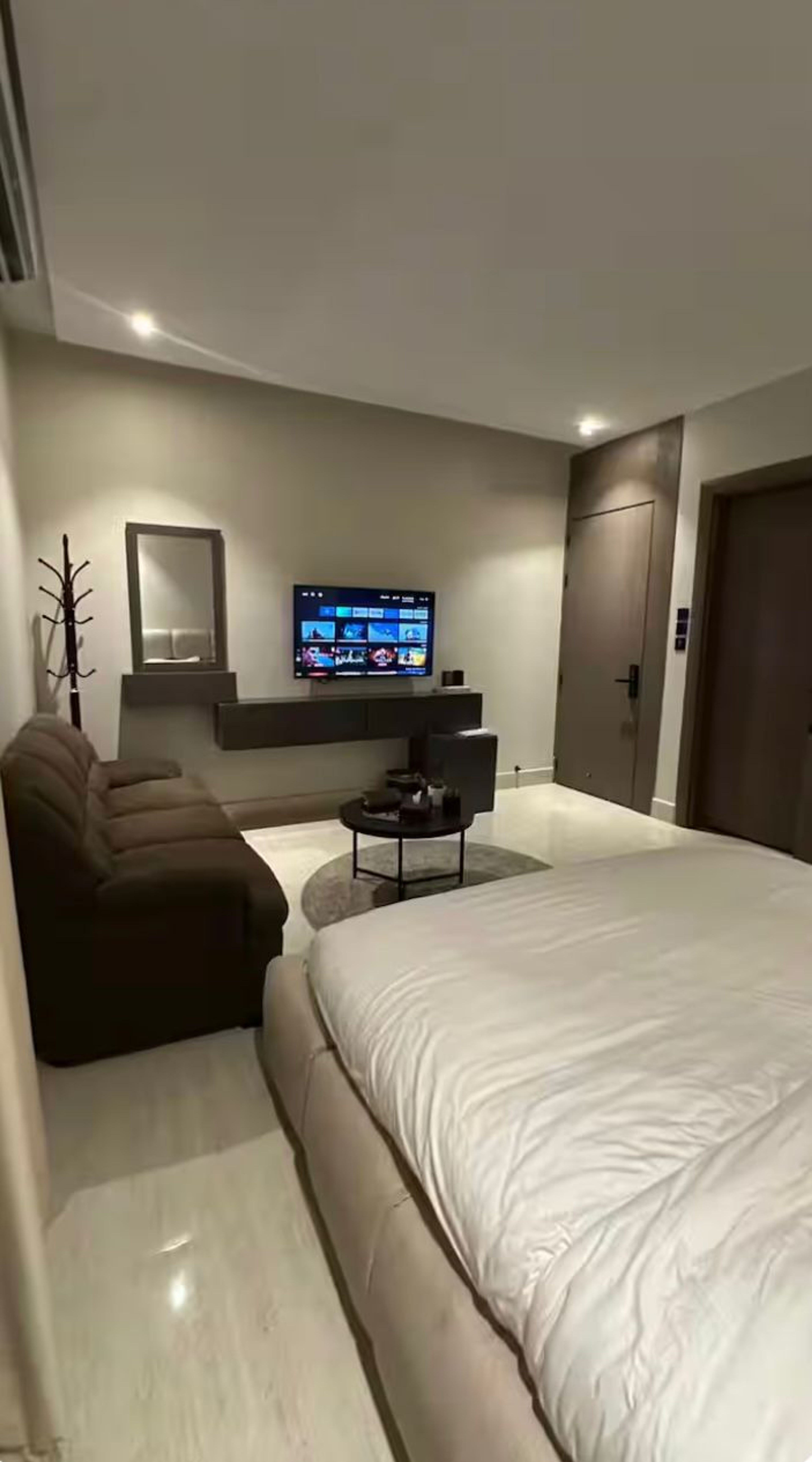 https://img.gathern.co/1024x0/1/-6a9IfPZYSPe8y5woBIMfKRJ2T4wH6ls.jpeg
