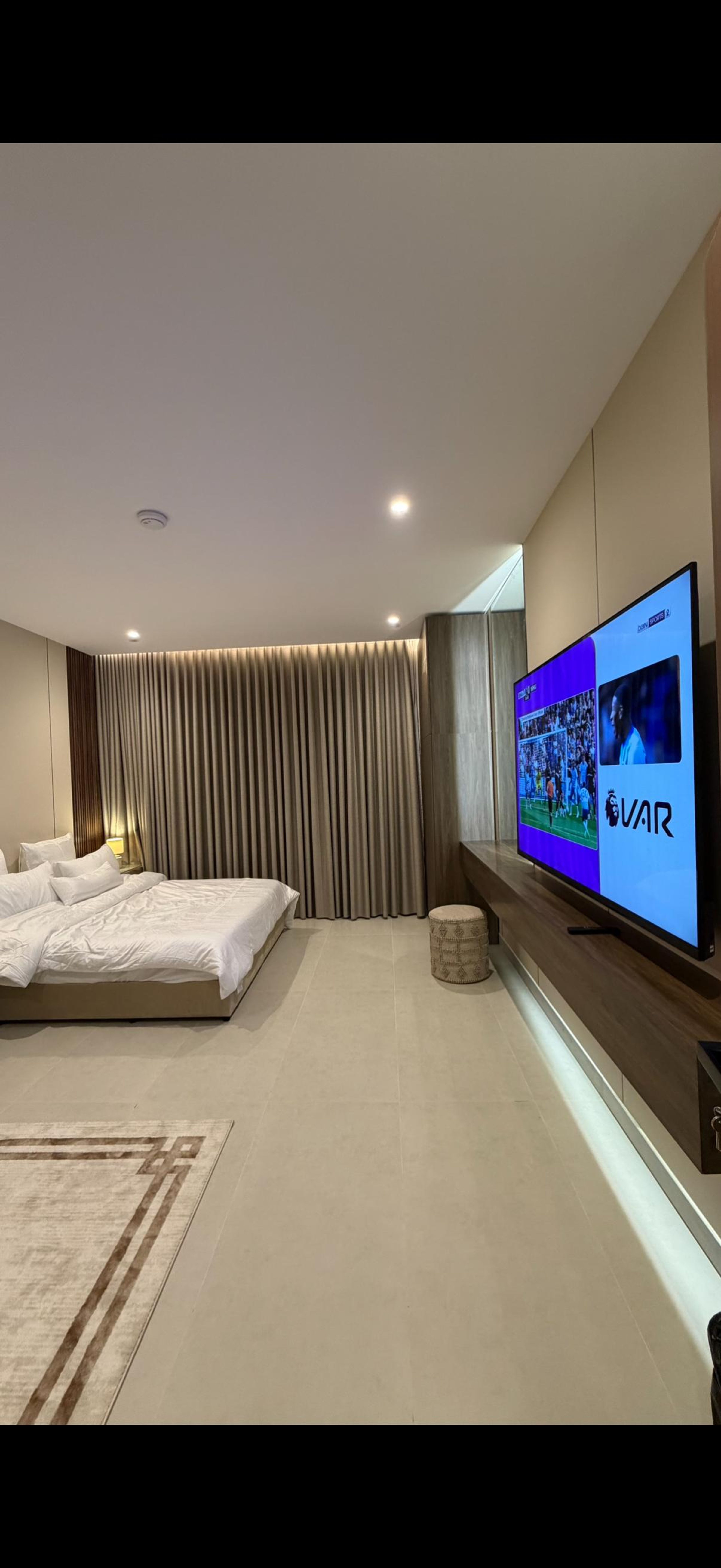 https://img.gathern.co/1400x0/1/-ALiek6QV2jtyZtKxKrSpRr-VZqgYLEJ.jpg