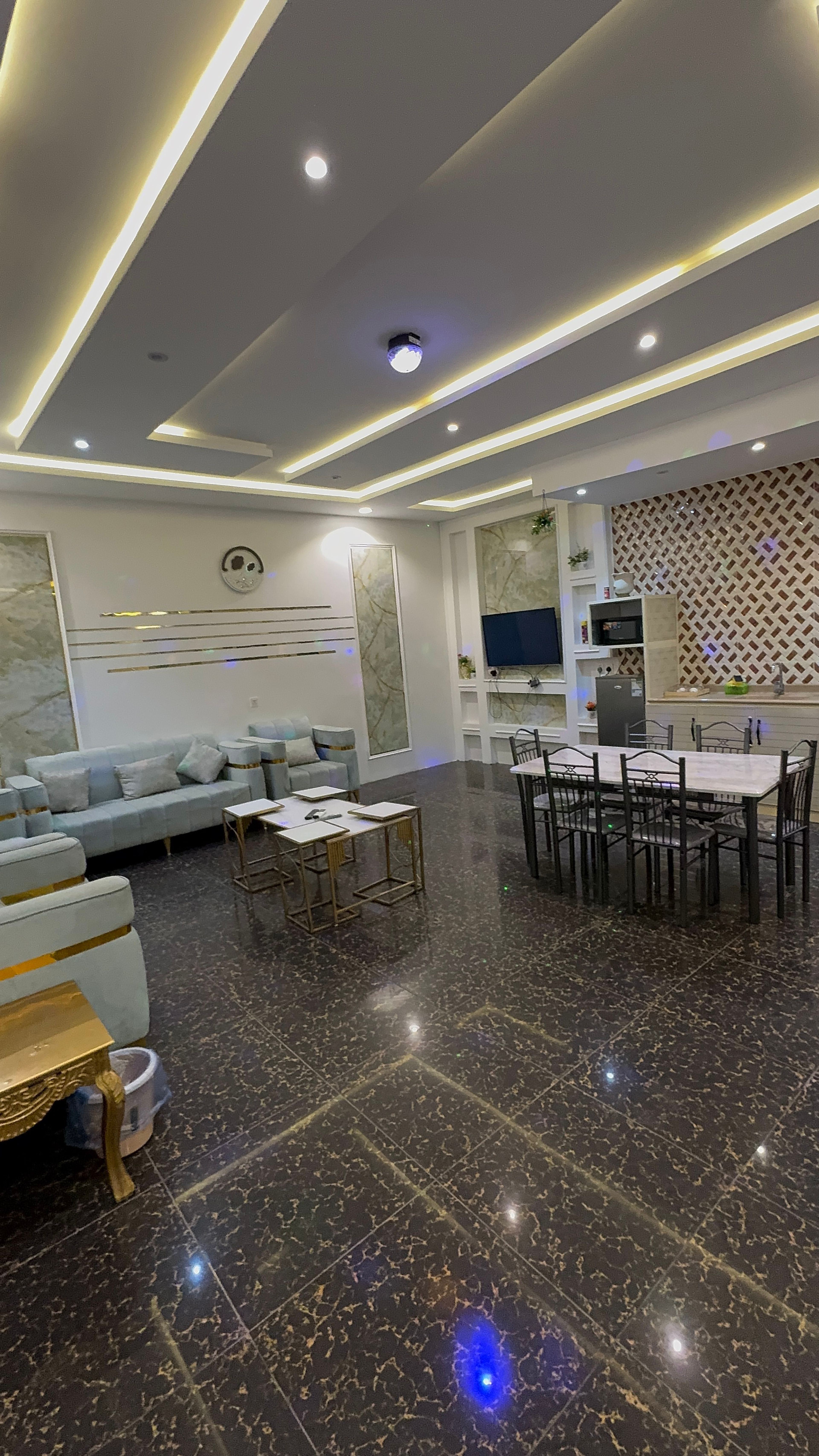 https://img.gathern.co/1024x0/1/-DDrSVPF5gzoFfj63rRXnzOWaGan1VQj.jpg
