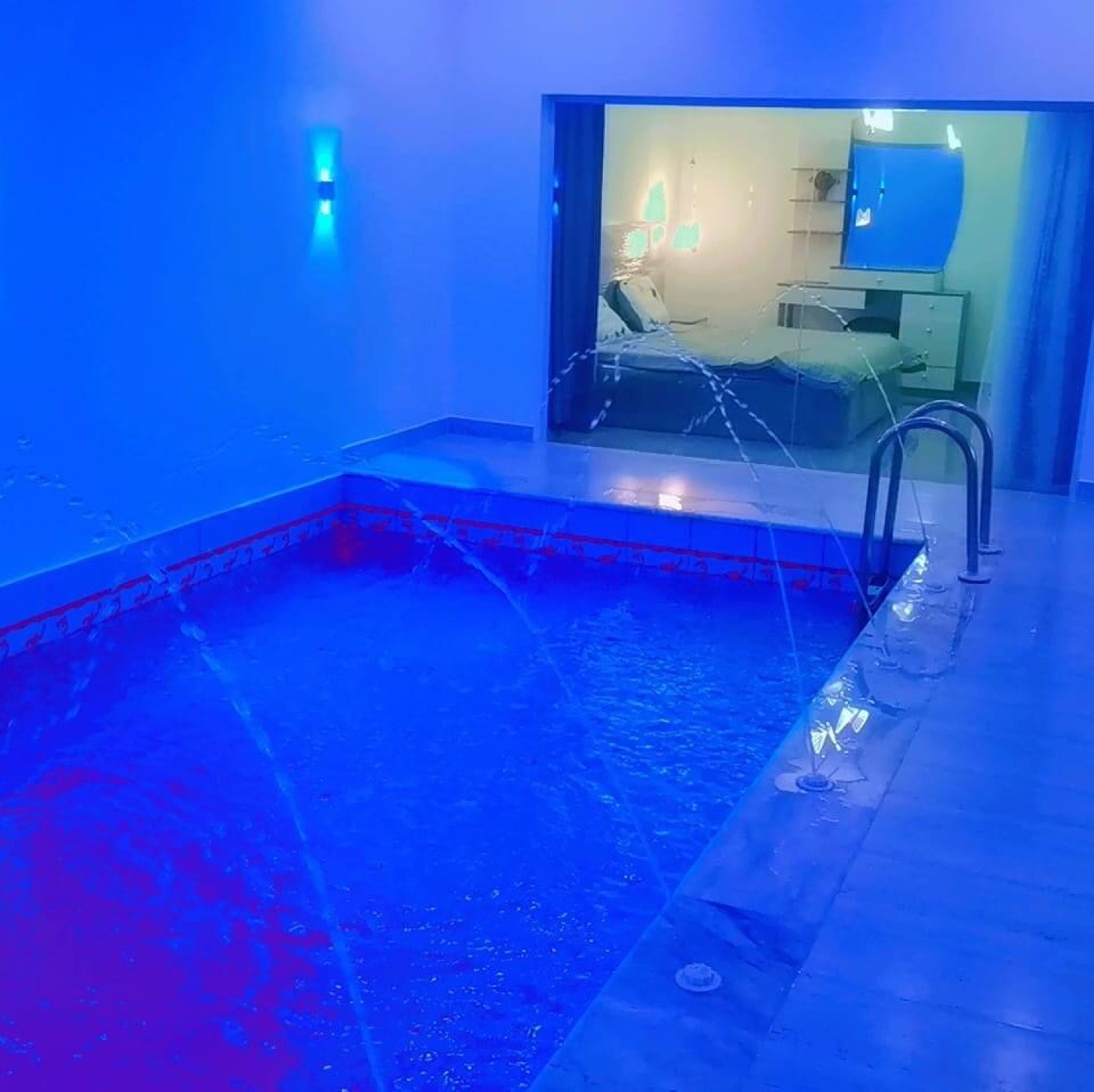 https://img.gathern.co/1400x0/1/-GElIraR2tmcEcUL-76cmpIzKXo994AV.jpg