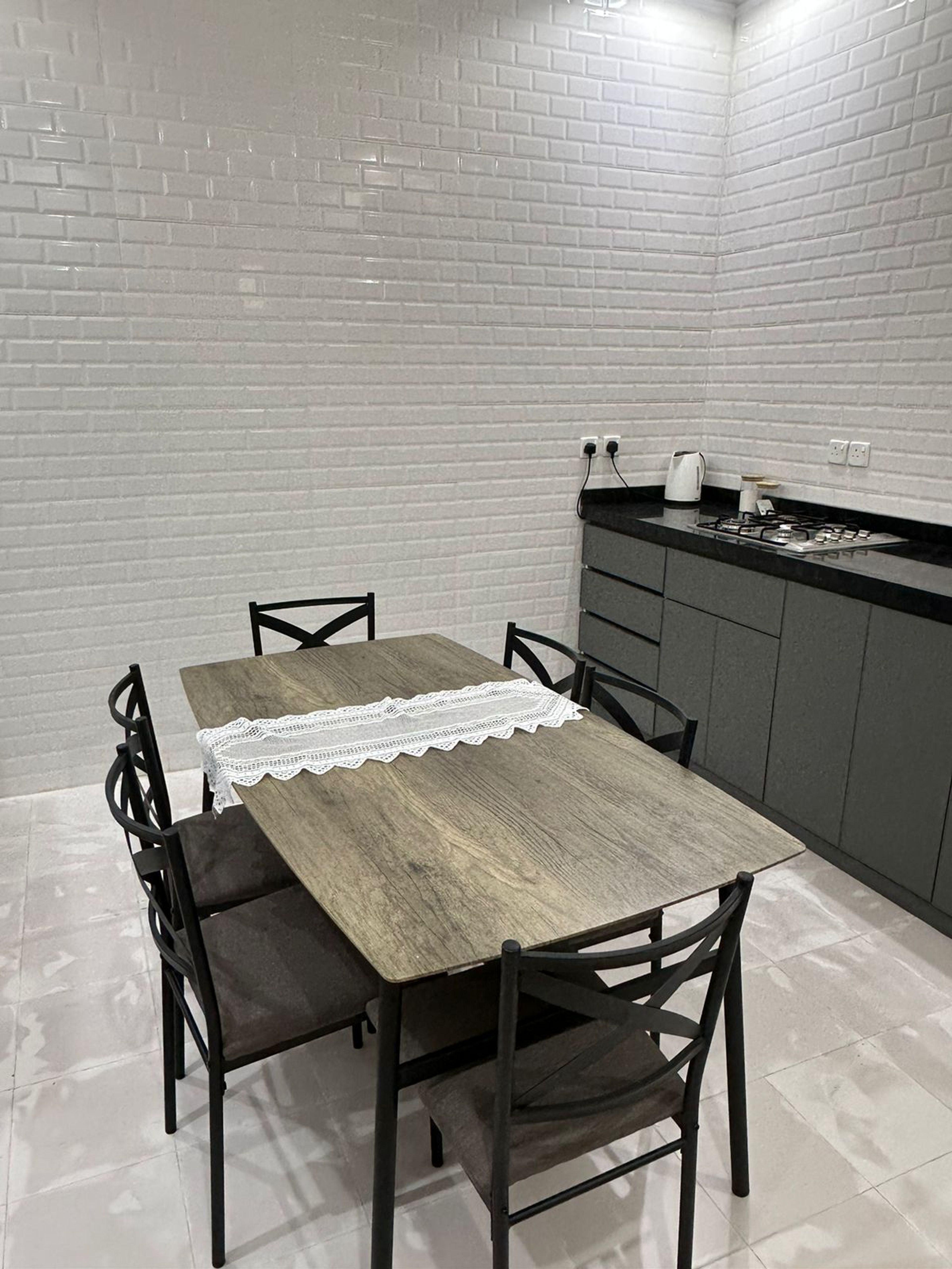 https://img.gathern.co/1400x0/1/-Th76cKeESXHBFkxAjgIfXtHO_yYGTwr.jpeg