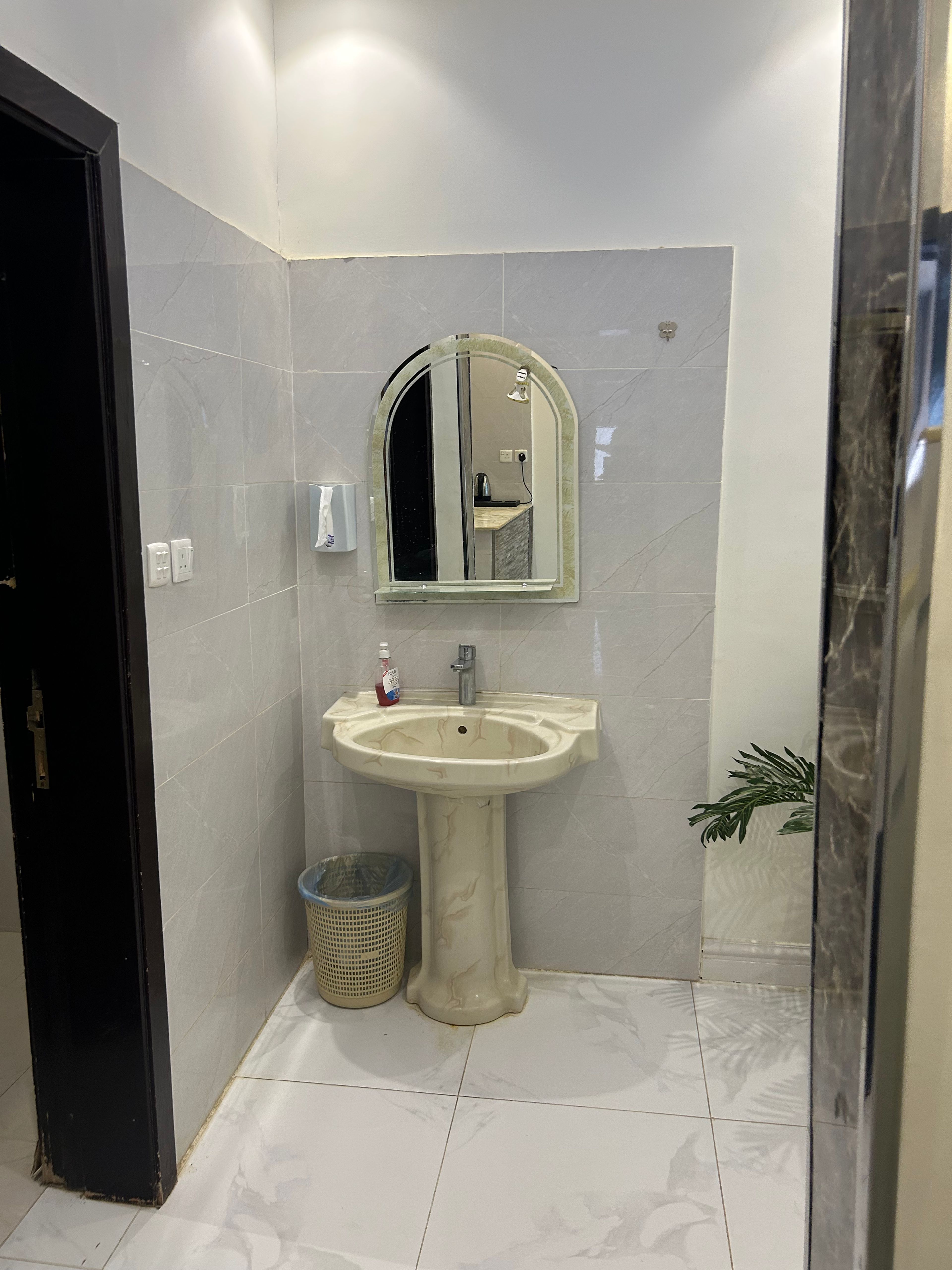 https://img.gathern.co/1400x0/1/-Vk3AtuRw-S8OBEw39amp7hrslaX2de5.jpg