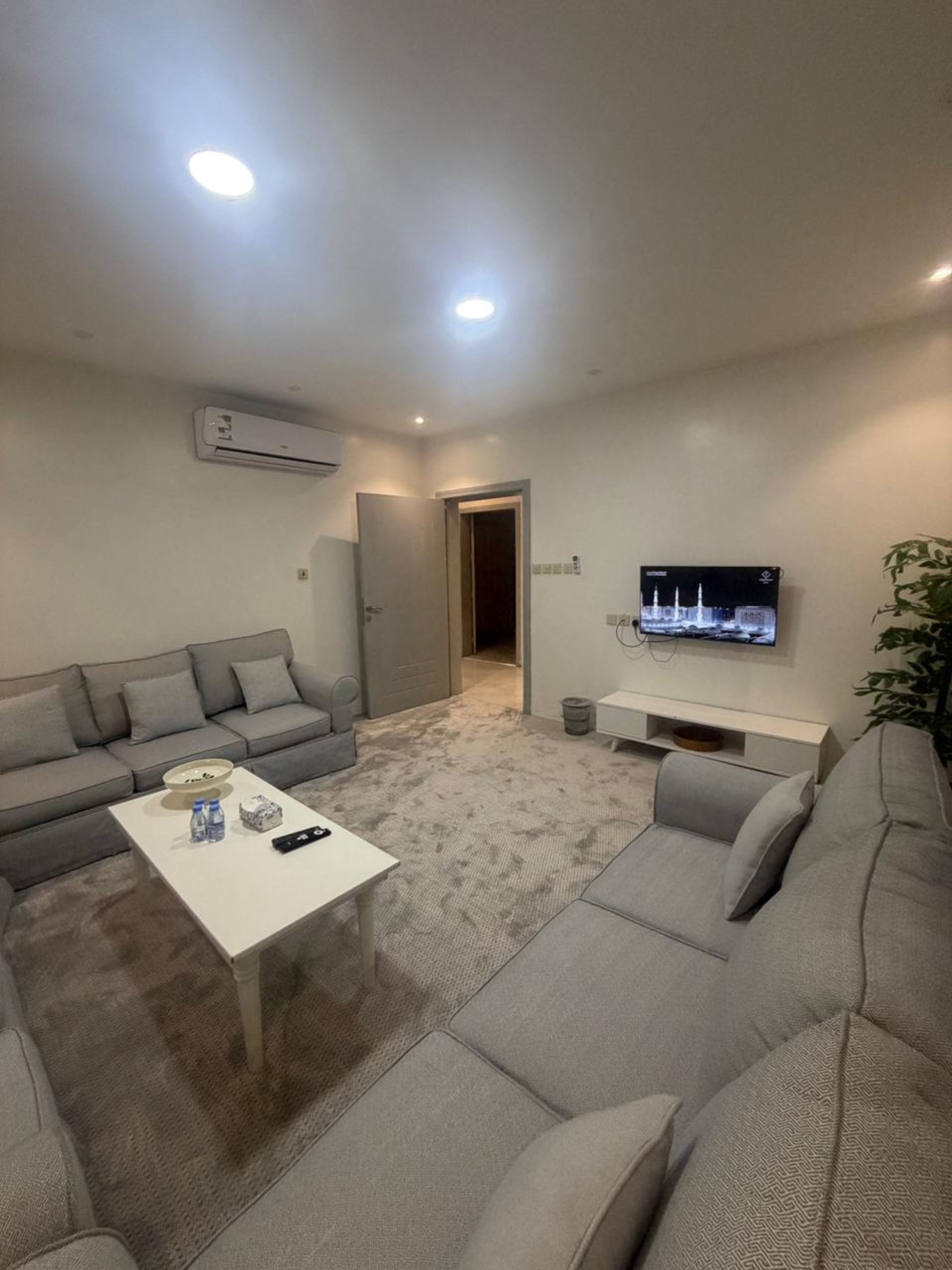 https://img.gathern.co/1024x0/1/-t5pHP4f7BO9yamjPAqV839Ra2lXjvKe.jpg