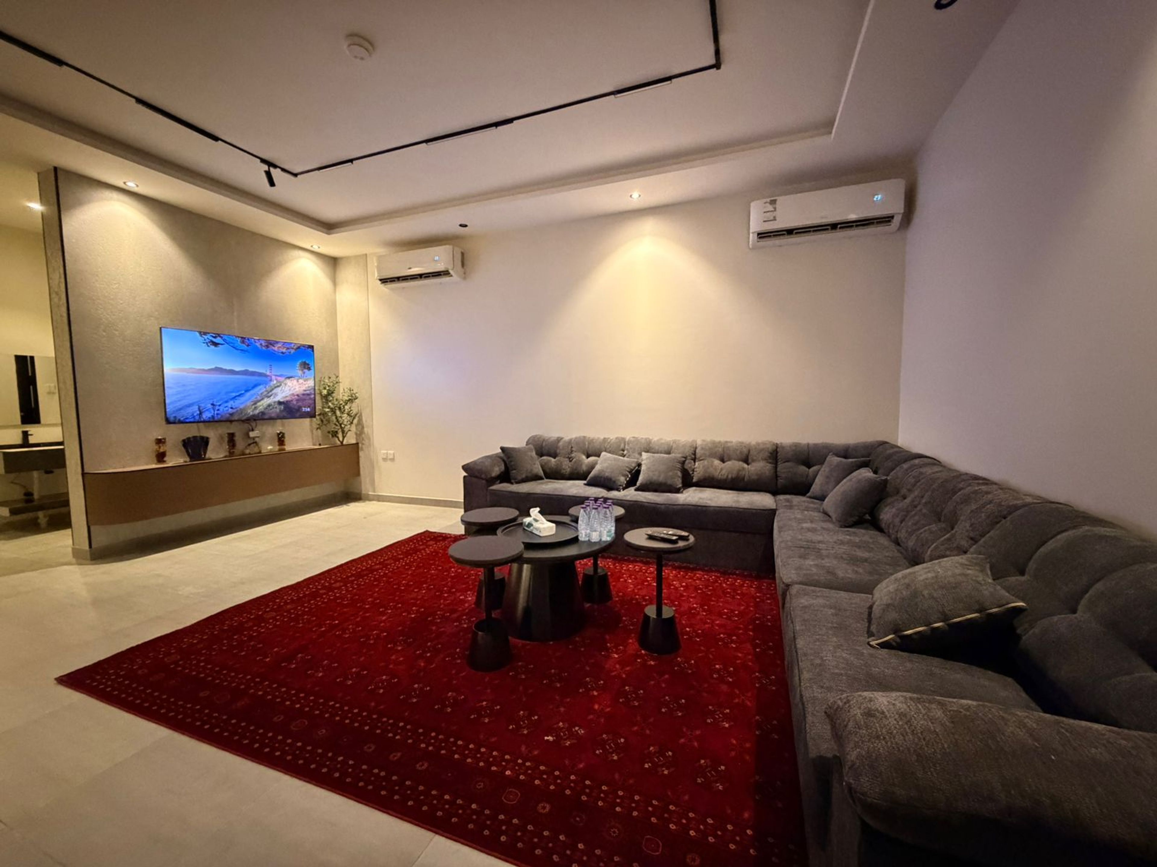 https://img.gathern.co/1024x0/1/-yL6S-nC-Xa7hQ7bulB0YIdkoDp57fqD.jpg