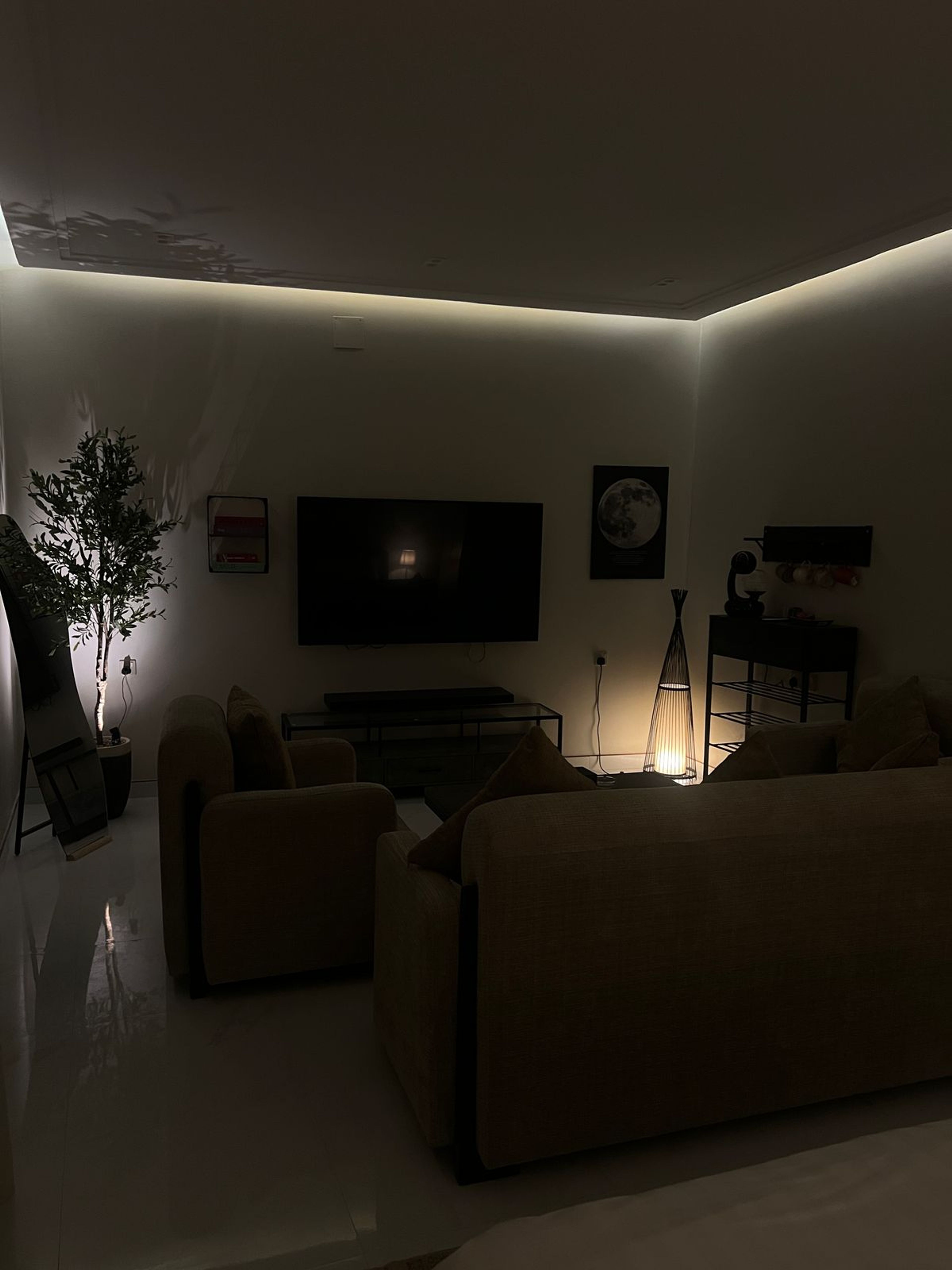 https://img.gathern.co/1400x0/1/0-cudiPi-pqeMBB5a8nokUbK7X8vY2Qg.jpeg