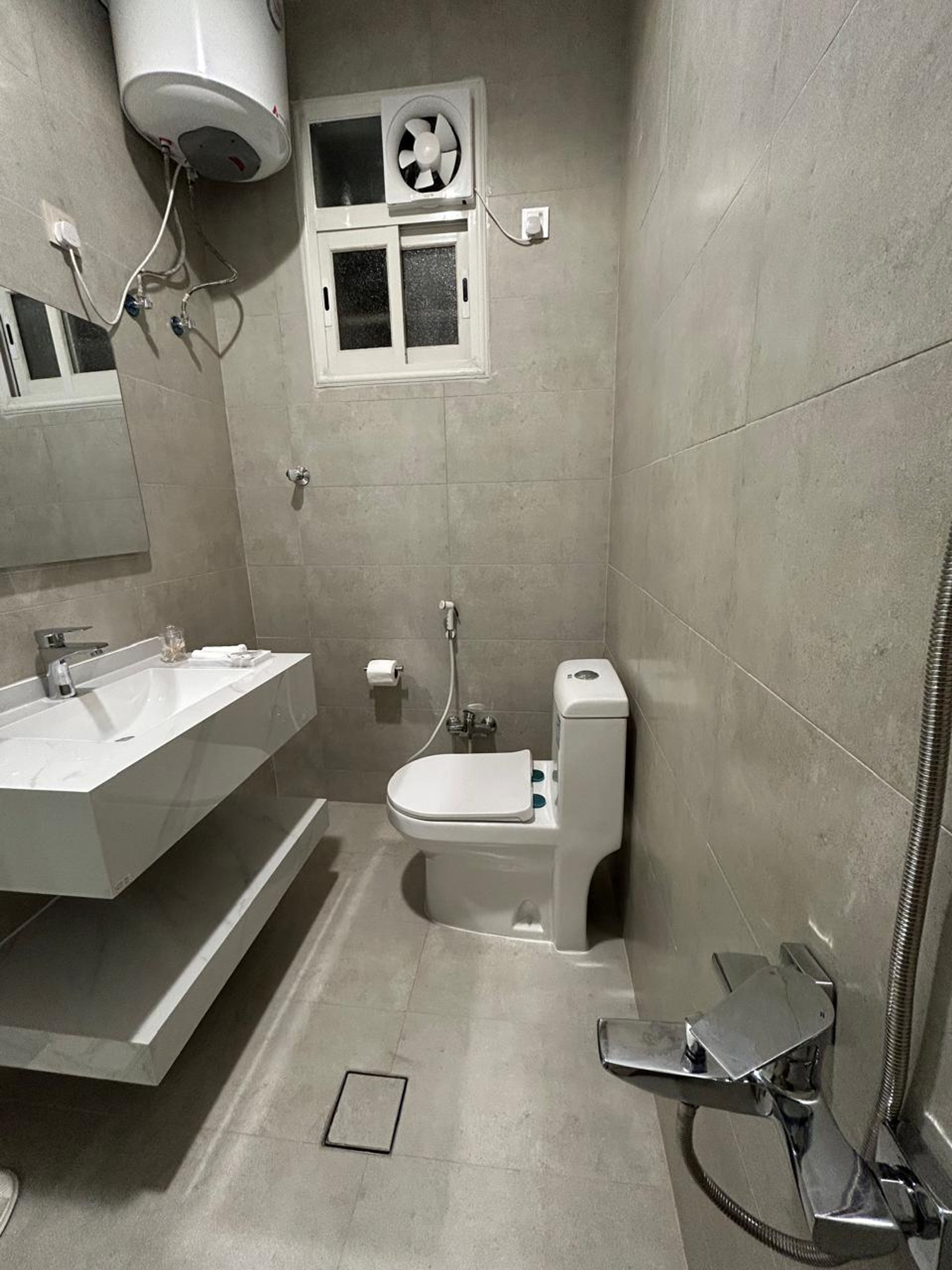 https://img.gathern.co/1400x0/1/02lYyRO9MVxqU62whXEd8Lgdm49KkSh7.jpeg