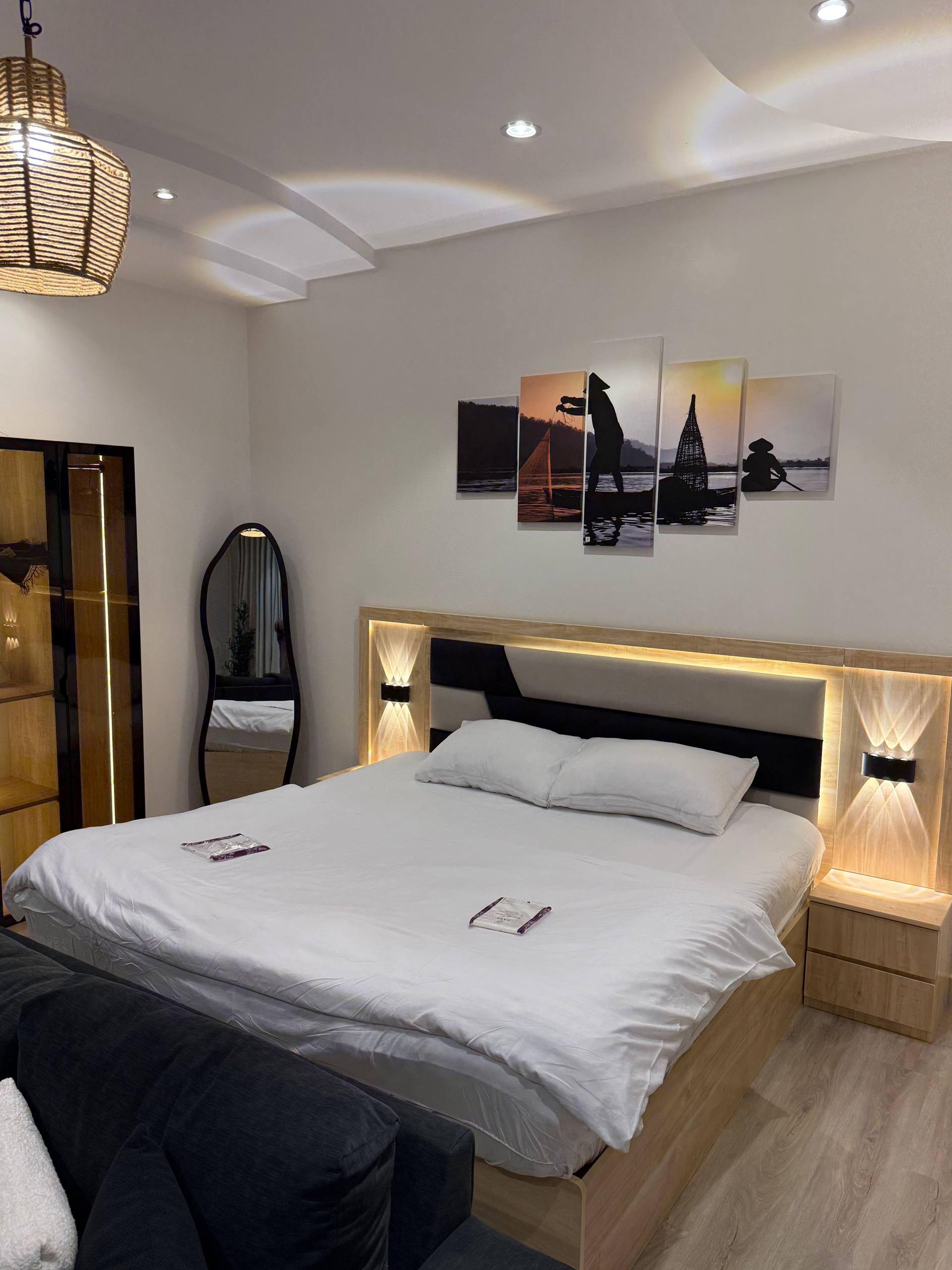 https://img.gathern.co/1400x0/1/0Di7CNnEXbxYLoxpcfv53yVKYcHSux1c.jpg
