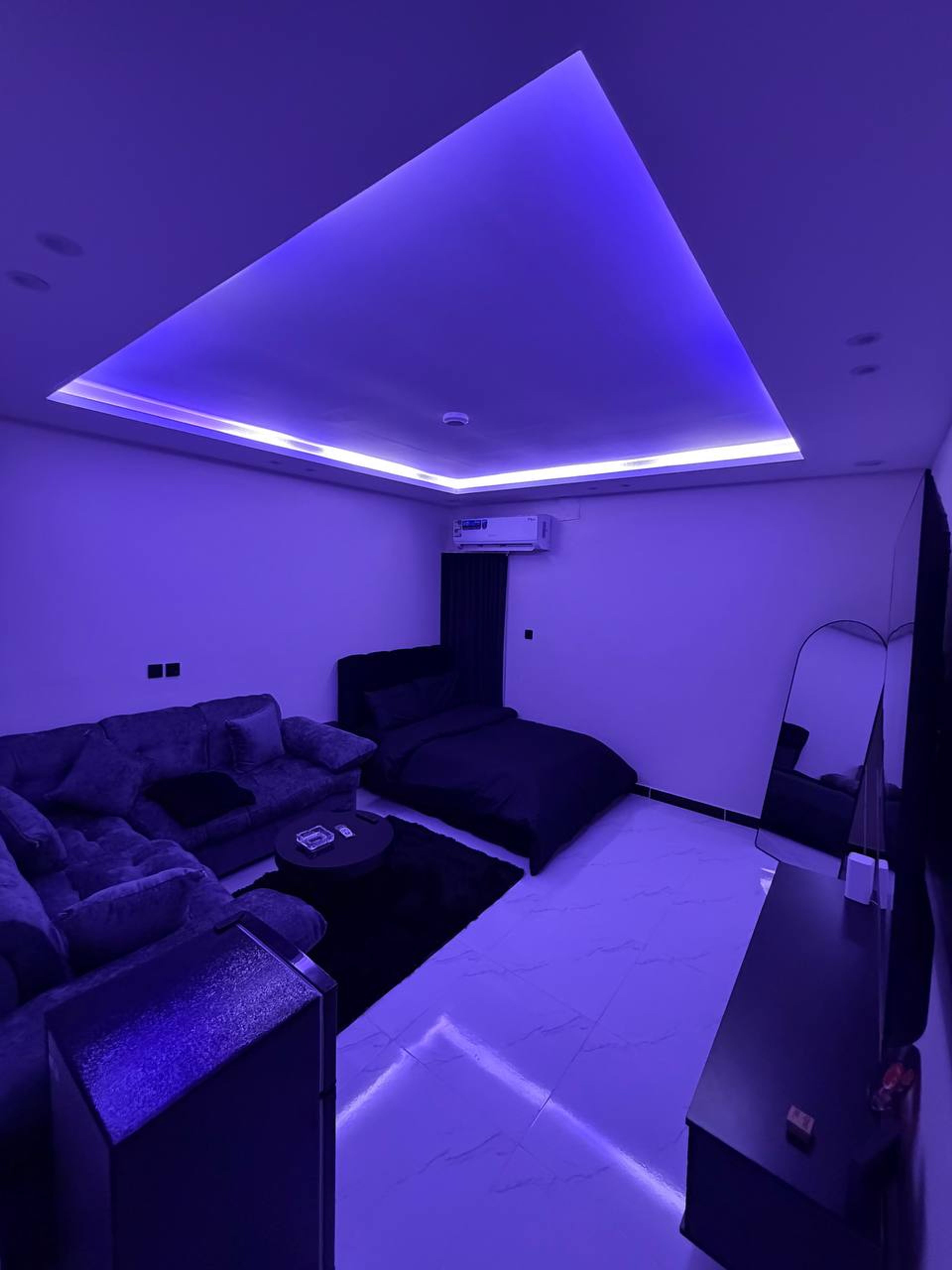 https://img.gathern.co/1024x0/1/0LGqYqnONcZKAH55iGKtHOIsWGBfGI17.jpg