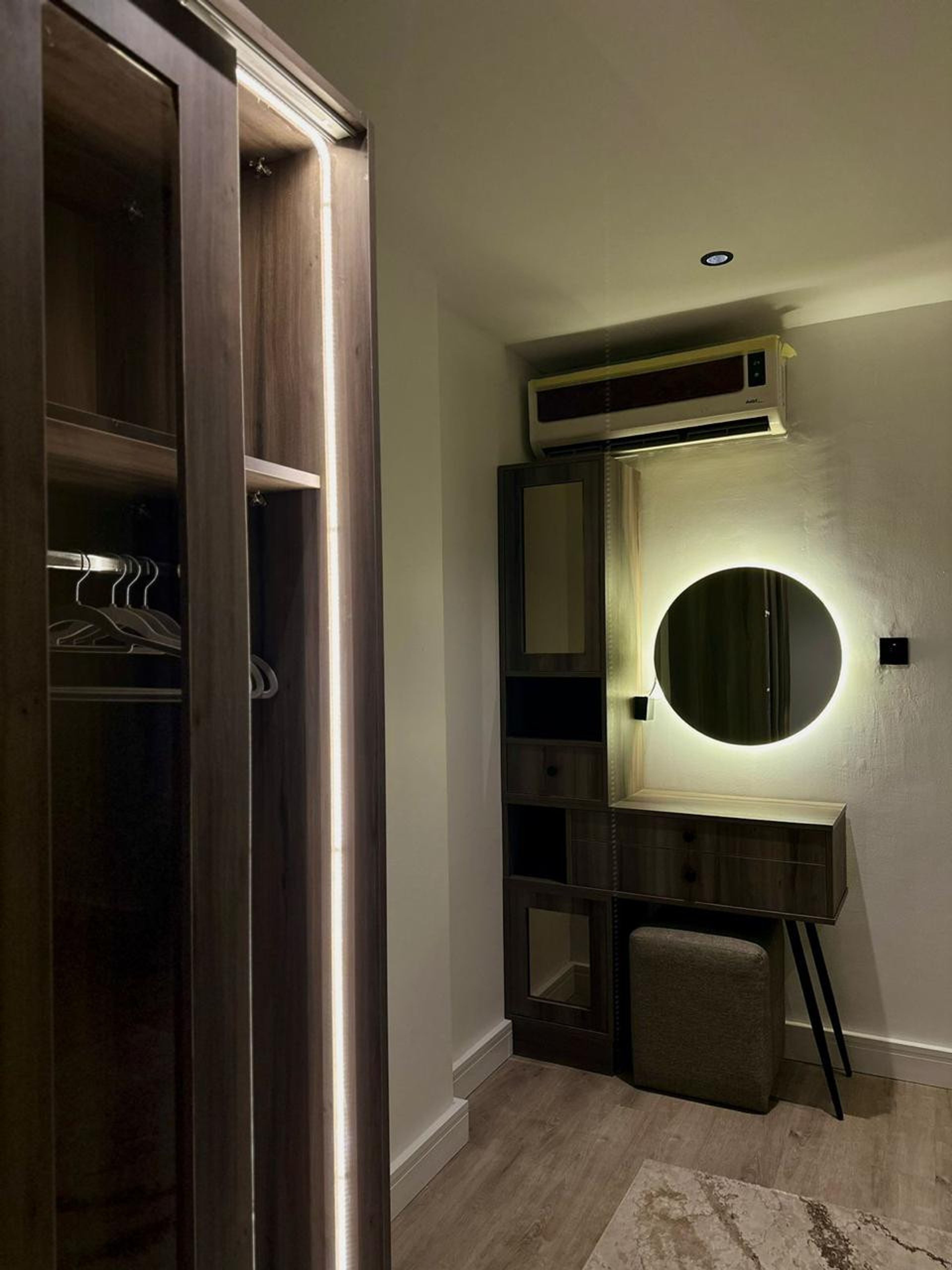 https://img.gathern.co/1400x0/1/0REwN1lZvR3F0oiPrlYq9KLLUXJ3xqRw.jpeg