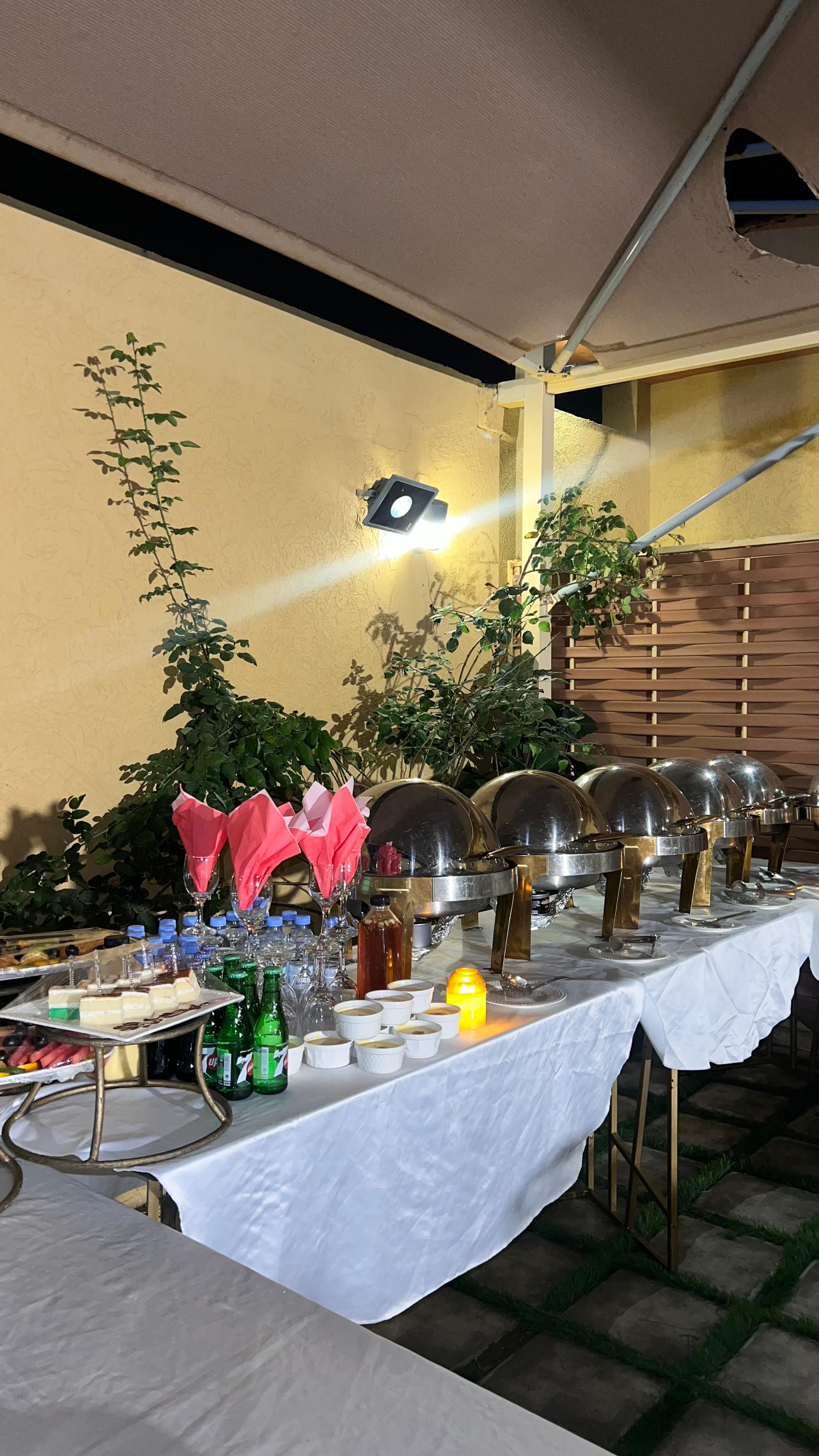 https://img.gathern.co/1024x0/1/0UAET2RYR4tlcB6C440rmERNuUgq1HBT.jpg