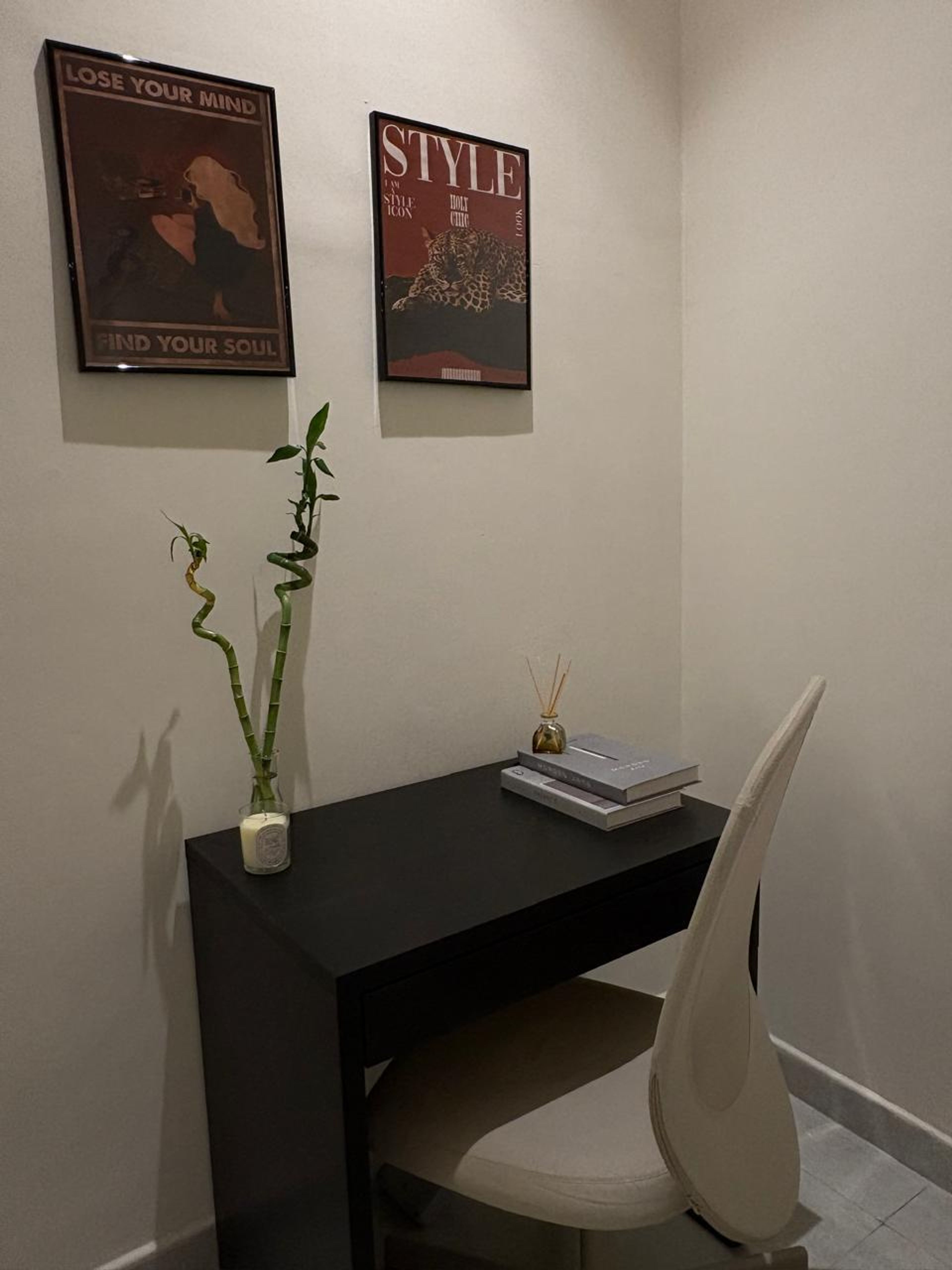 https://img.gathern.co/1400x0/1/0_EpUAjbYPmEJmkFktYa74JCPivR-Dpx.jpg