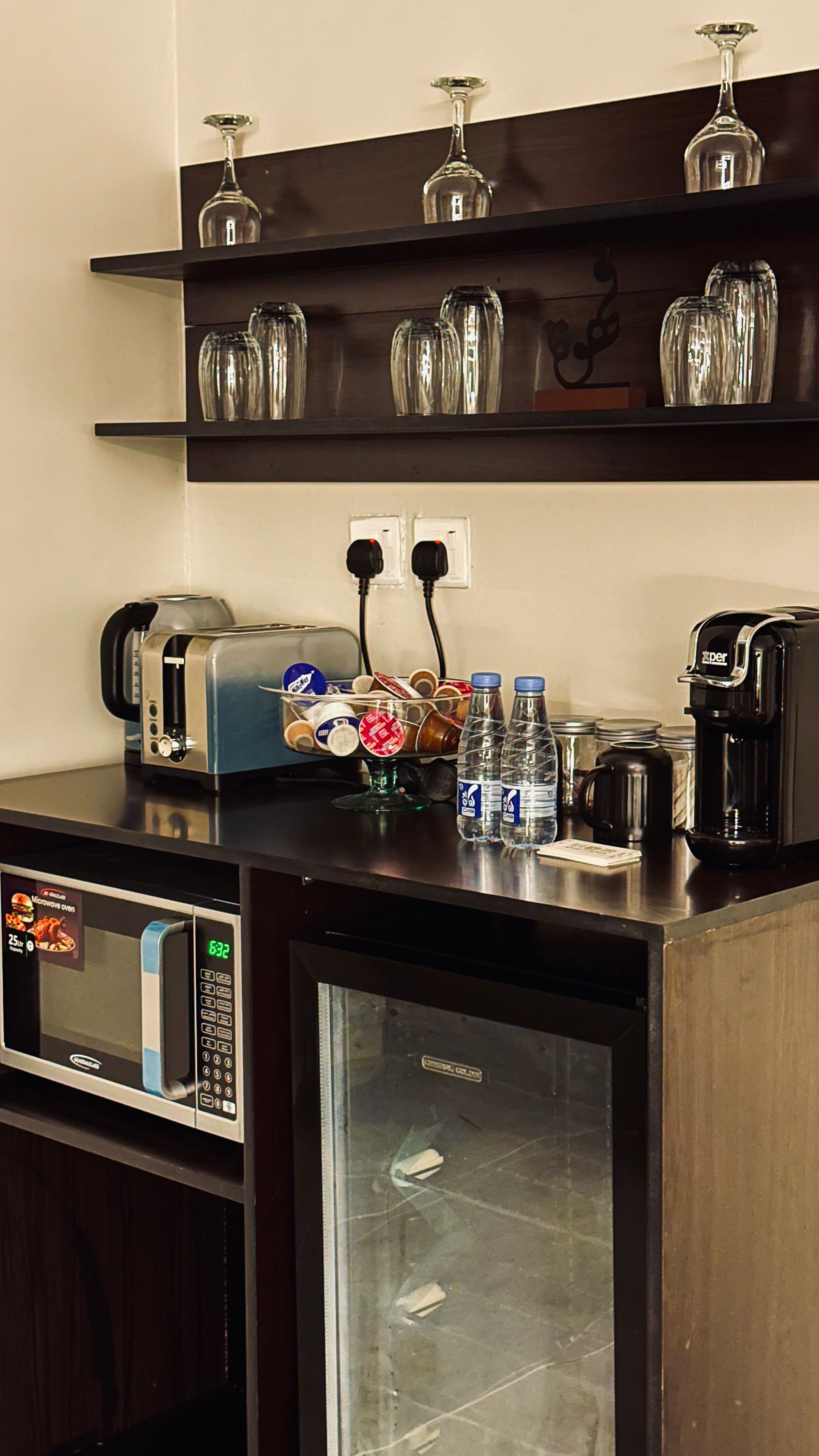 https://img.gathern.co/1400x0/1/0aWab-yWDUPuIWbZyZd8rSxaBm6UFR-9.jpg