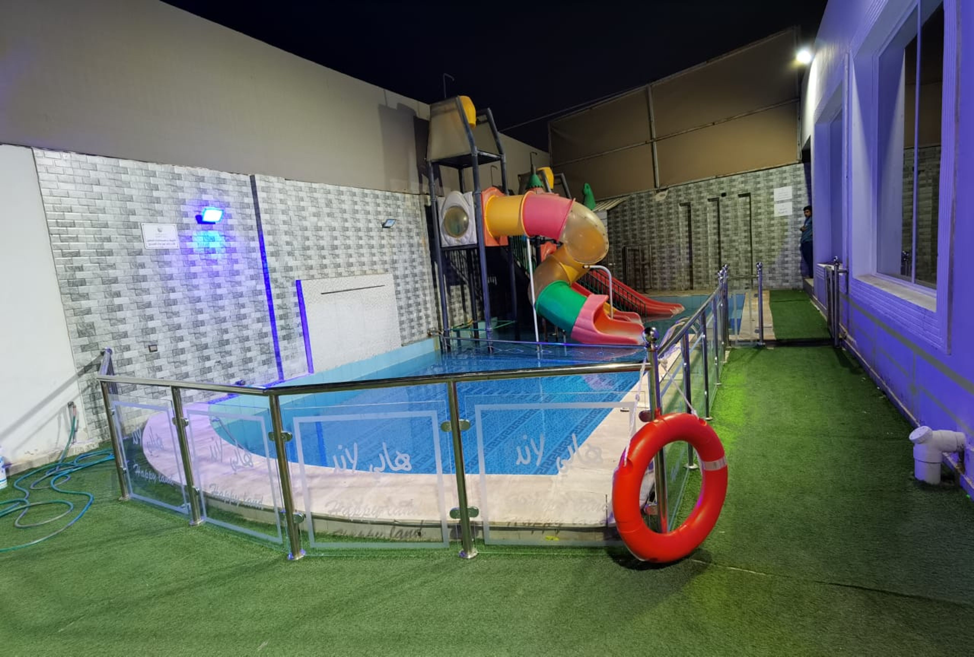 https://img.gathern.co/1400x0/1/0i6AyAwGlqLwsvfEtFT9VWSGT8VJyJkf.jpg