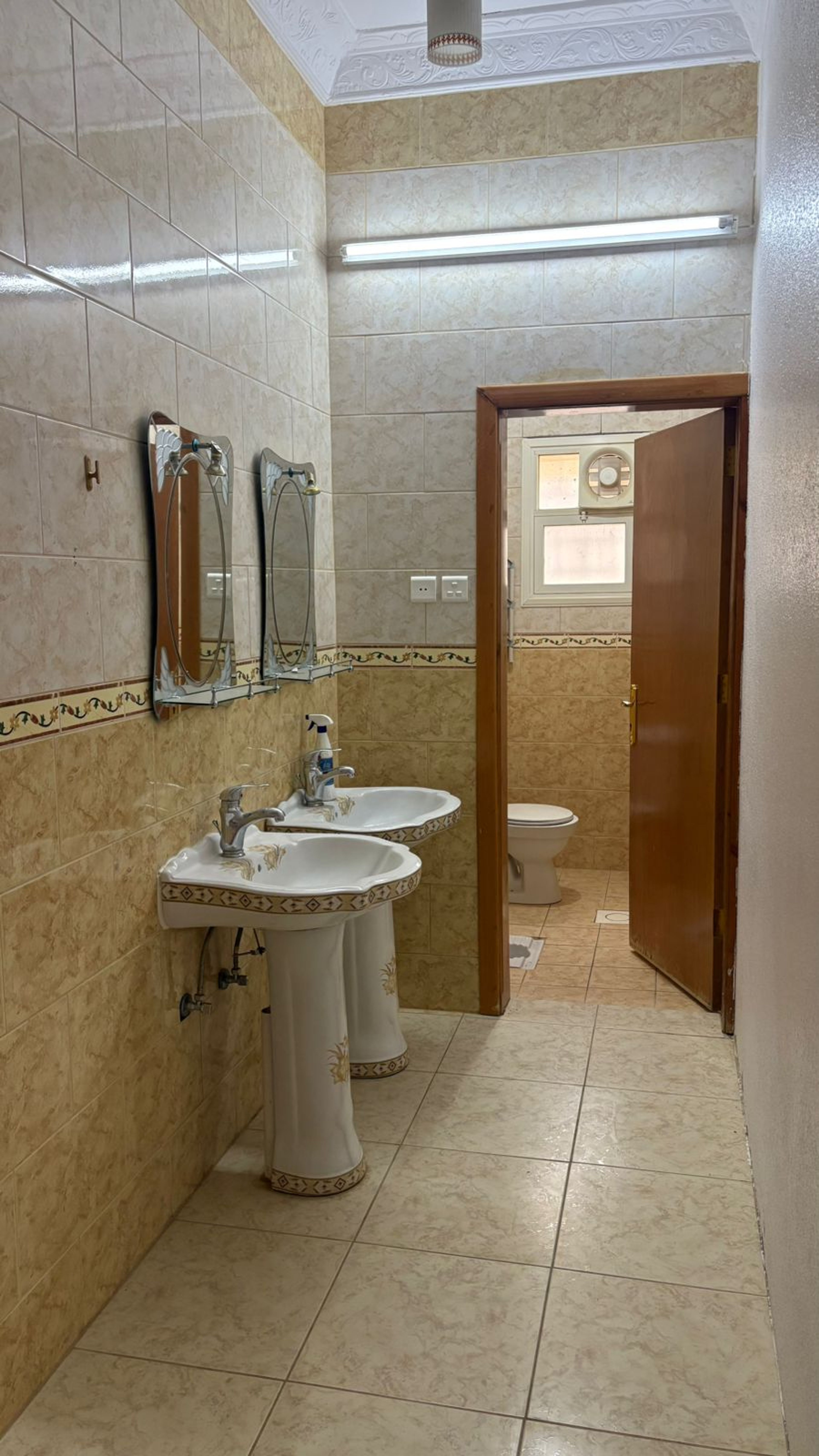 https://img.gathern.co/1024x0/1/0pa5RTACW3-WJQ3f5nib4hCLCkVFGMiF.jpg
