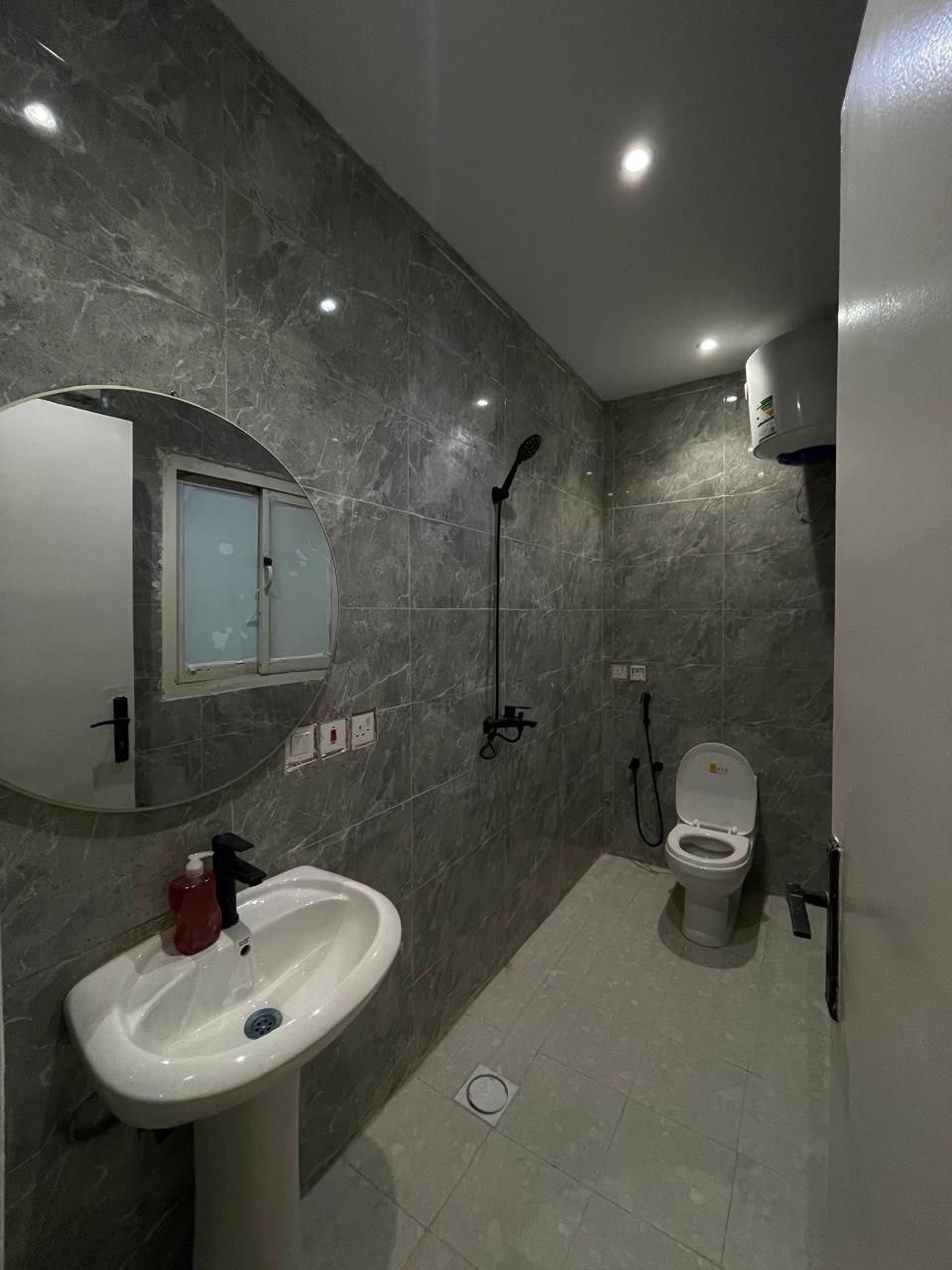 https://img.gathern.co/1024x0/1/12ef1MdOrIPkhYGizAR-i2x-GDO3t6pu.jpeg