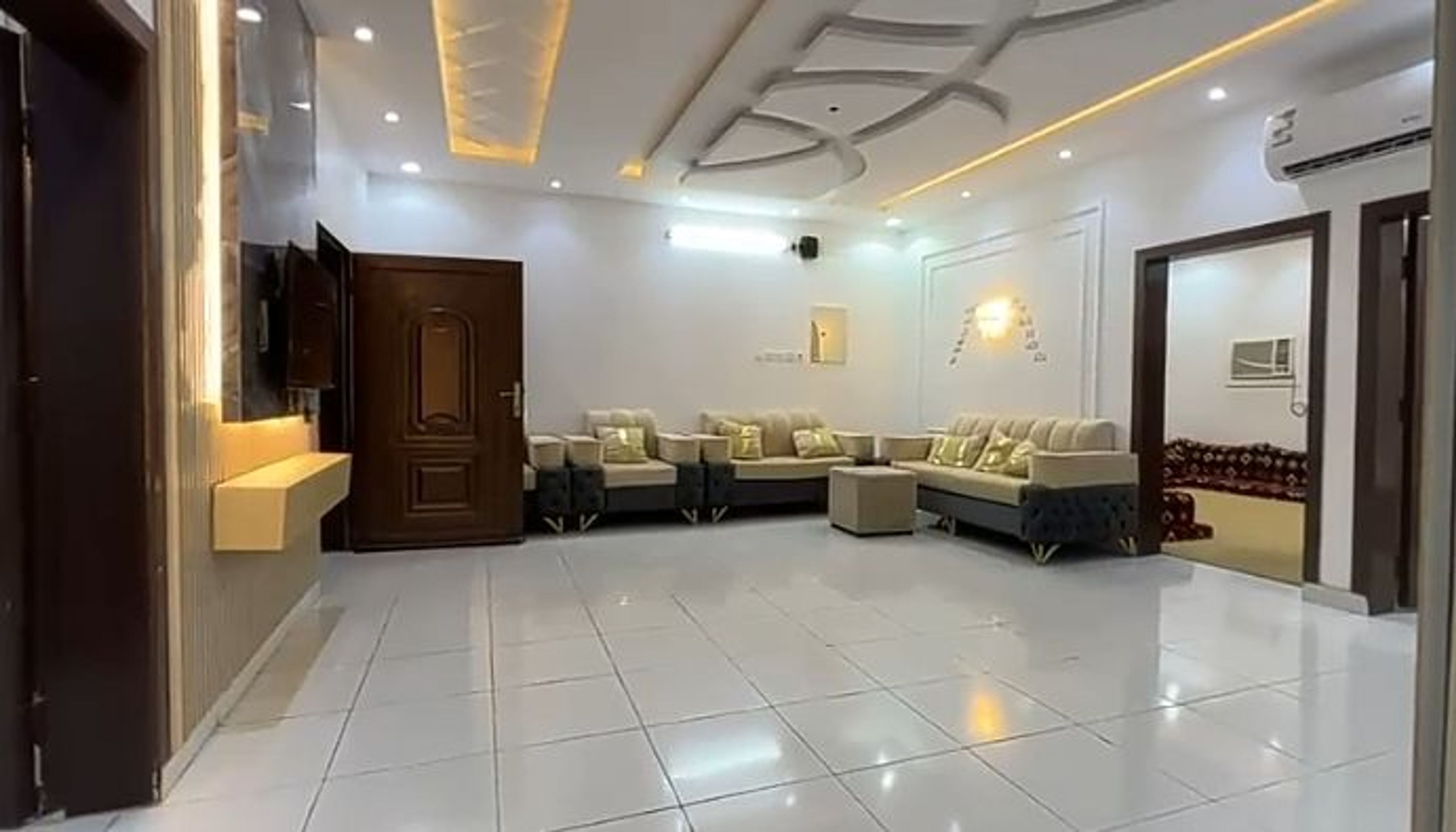 https://img.gathern.co/1400x0/1/1721212375_WiMQA7Di4PiCDX52axnfqpE5WilK0TFg.jpeg