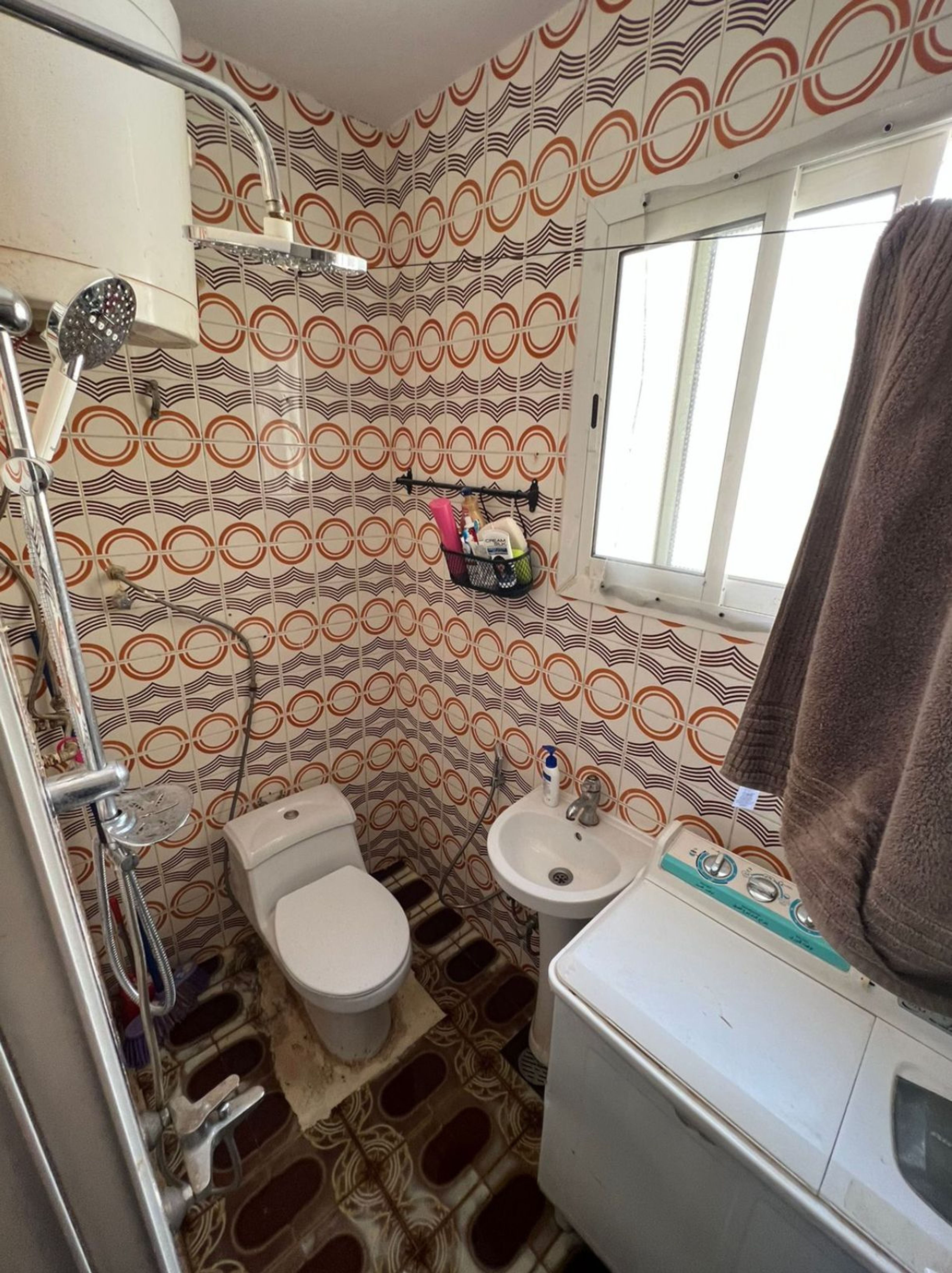 https://img.gathern.co/1024x0/1/1738583845_G3FjlzCyWK8ZxQ1v2isfNO5Eut0p6peL.jpg