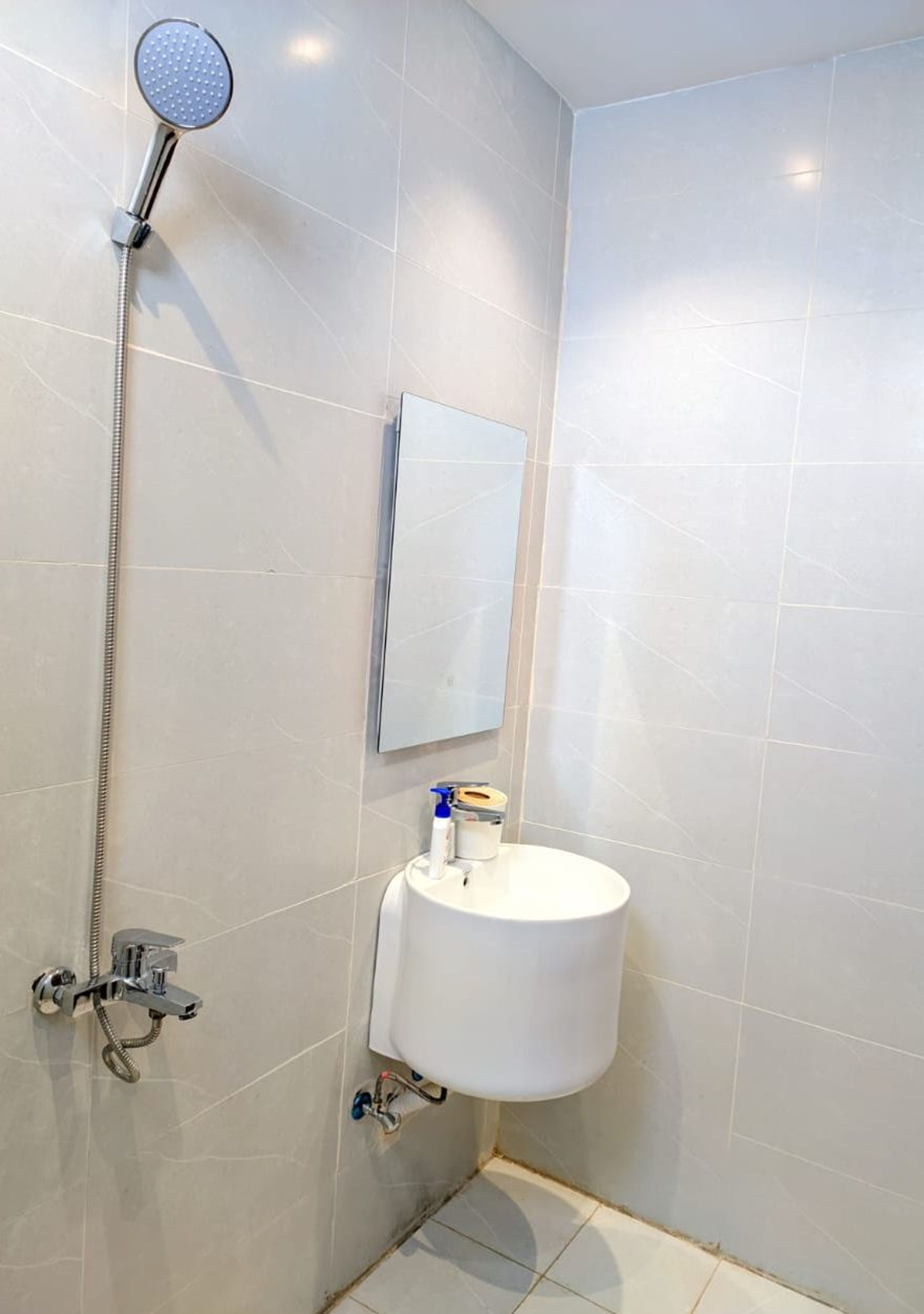 https://img.gathern.co/1400x0/1/1738998410_hjXbkeiFHfbkX-OWqyhUBwC-VOhWSbCN.jpeg