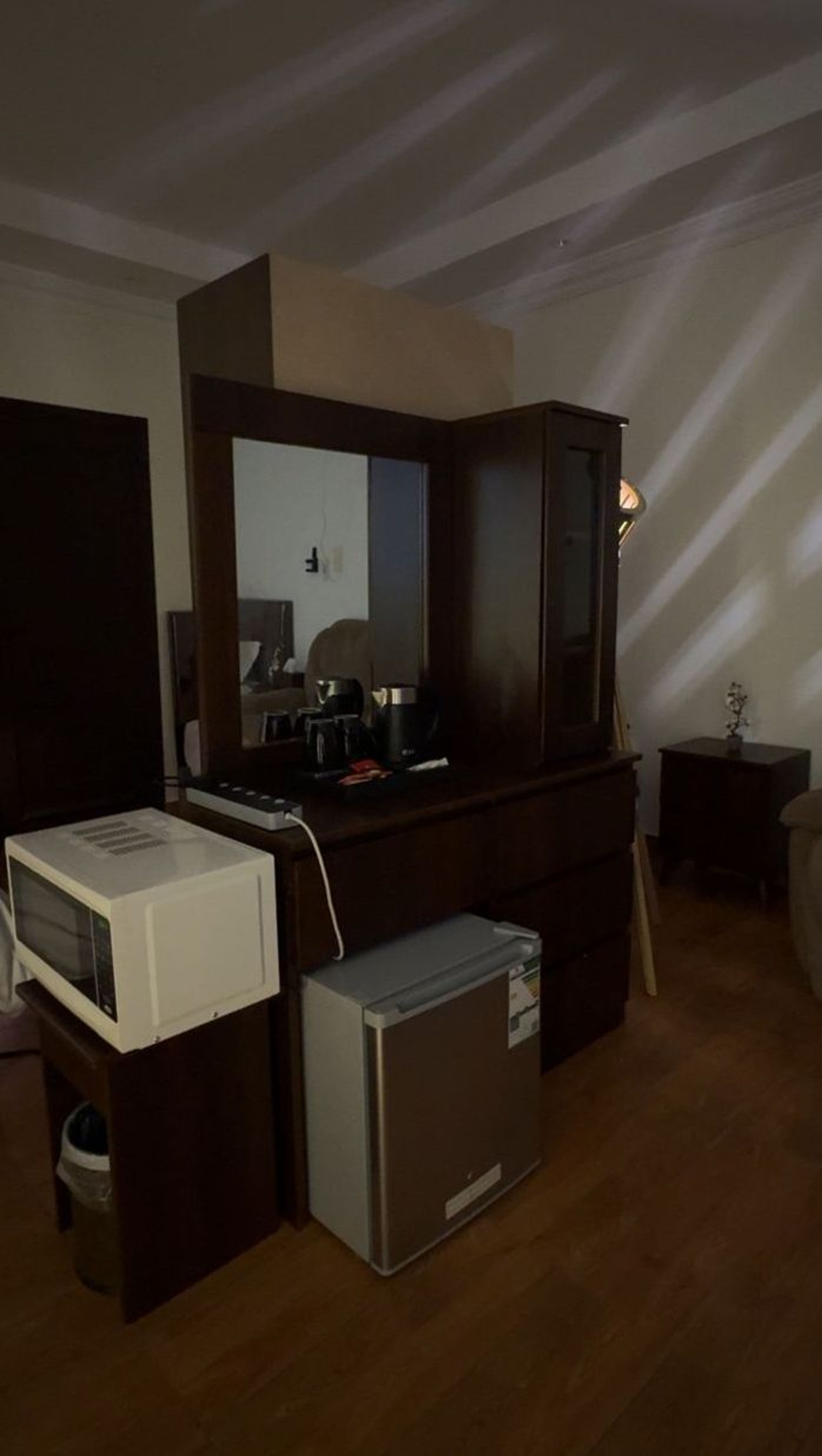 https://img.gathern.co/1400x0/1/1739872163_p332W7-5qy9sXlGWNcyXODgNaVkfivZR.jpg