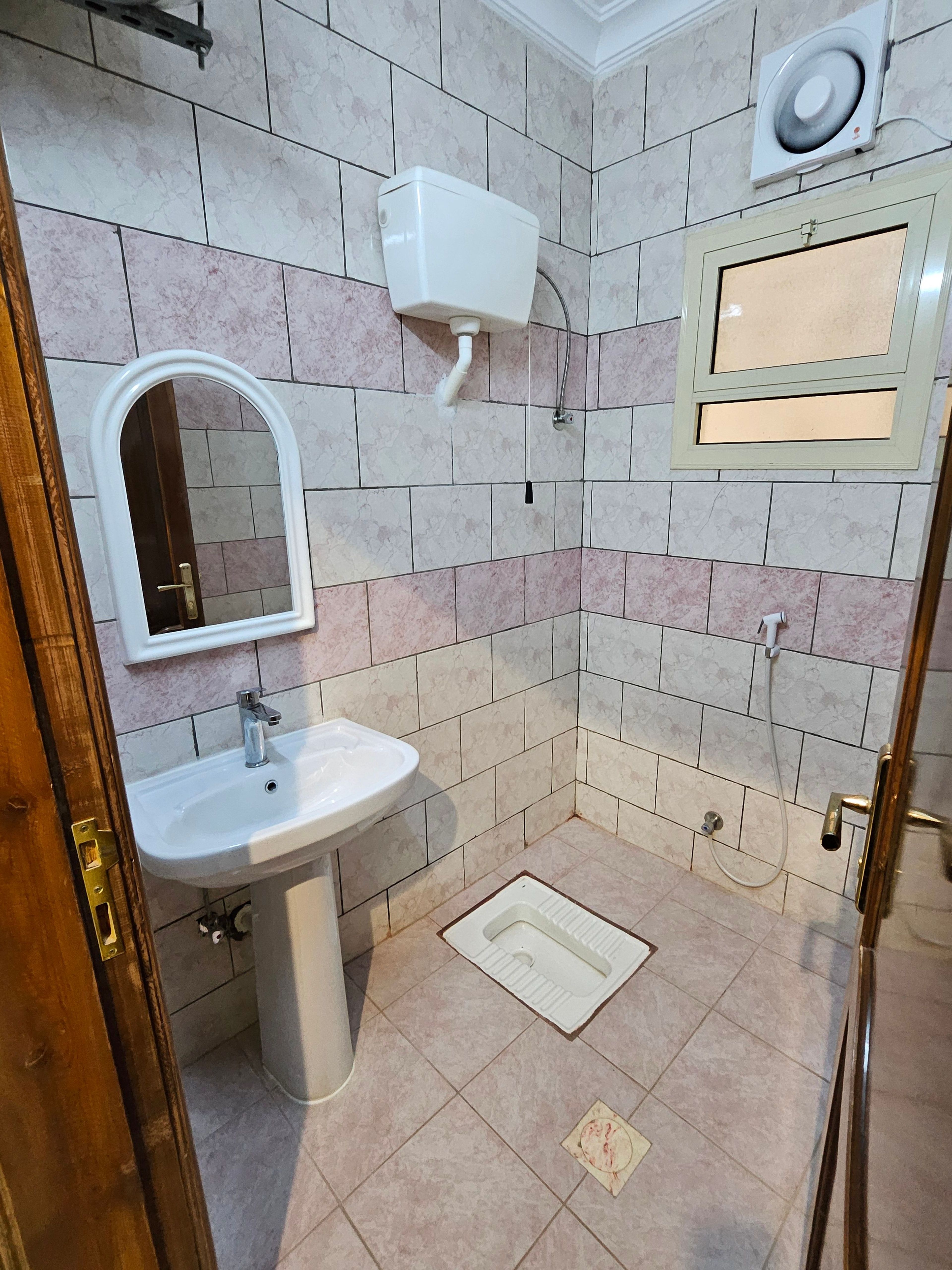 https://img.gathern.co/1400x0/1/1746267433_DwN0DqC30xXy9huUyLqKgHu3pBXhCa24.jpg