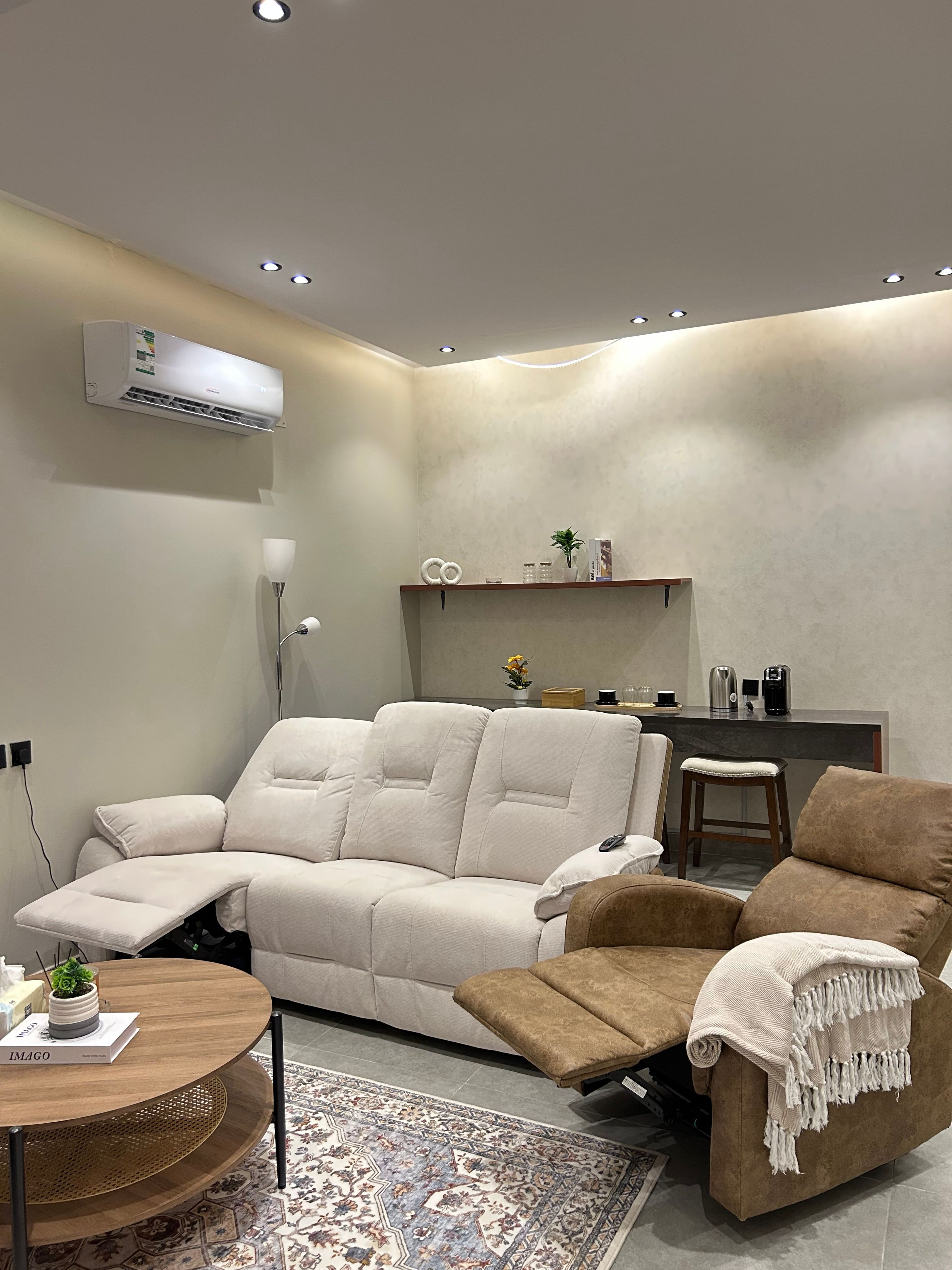 https://img.gathern.co/1400x0/1/1756026439_D7JJe4GyOaL6_O54oOIj8852AdI2BEzq.jpeg