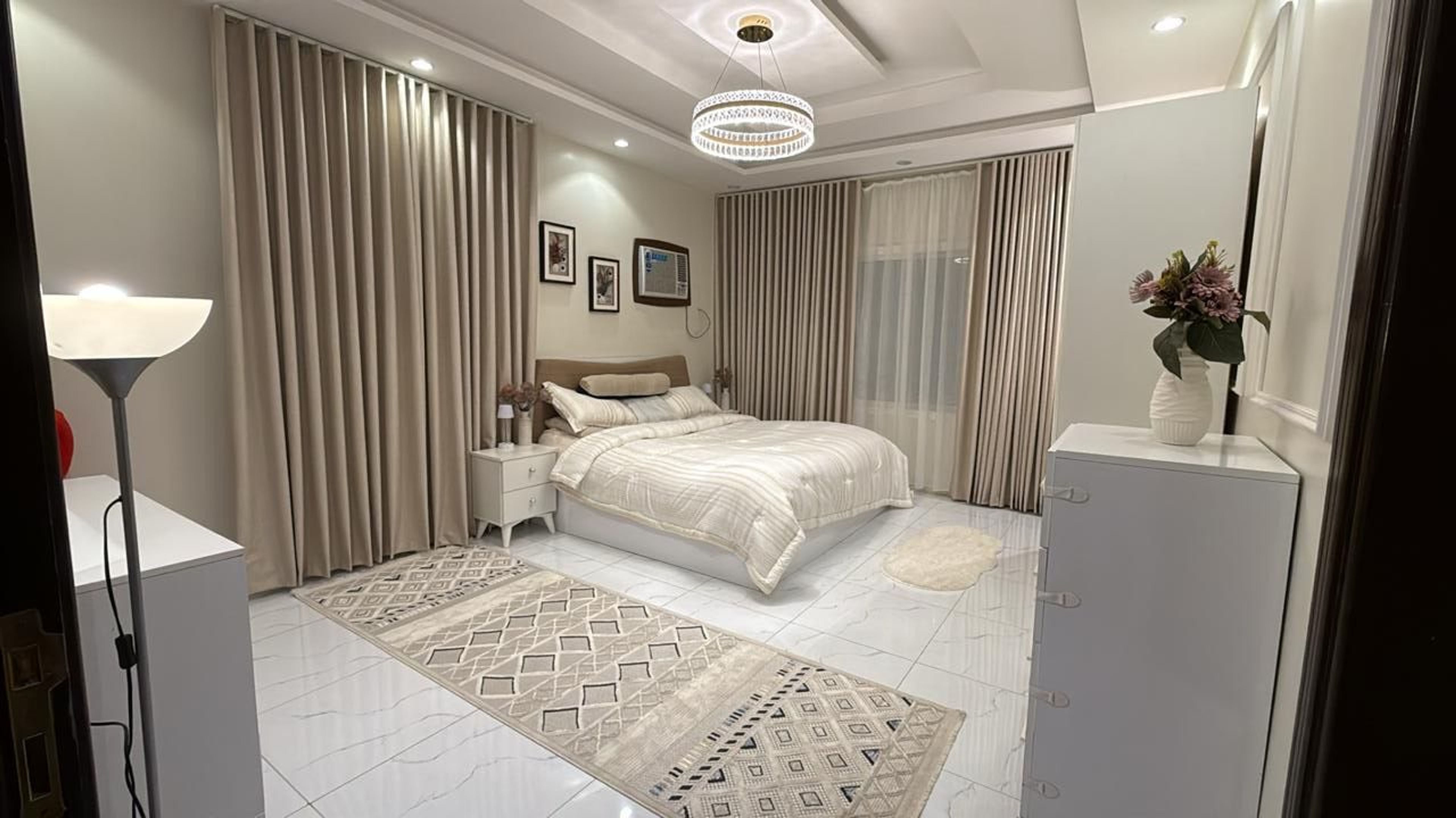 https://img.gathern.co/1024x0/1/1782979473_7AeXiJK5tS8XPUO7tevt9PMWFavr0fTj.jpeg