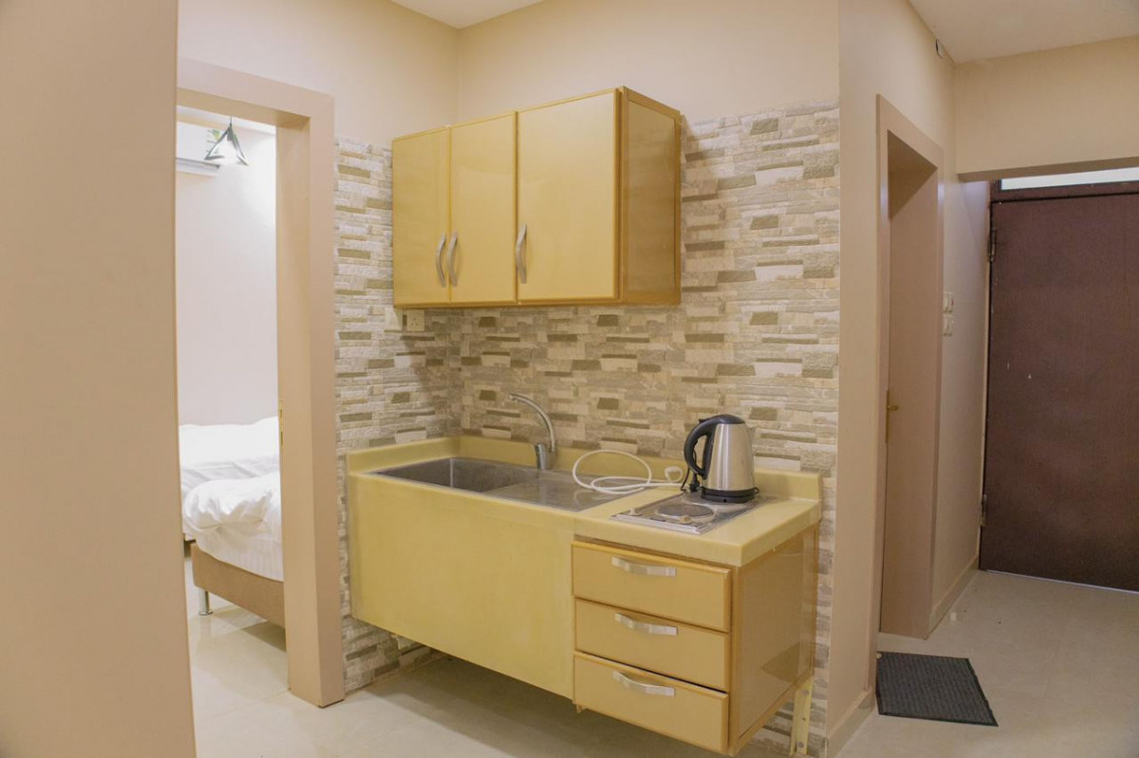 https://img.gathern.co/1400x0/1/17V-EU26fMBN1erF4QV_gpkQqAqUhSwj.jpeg