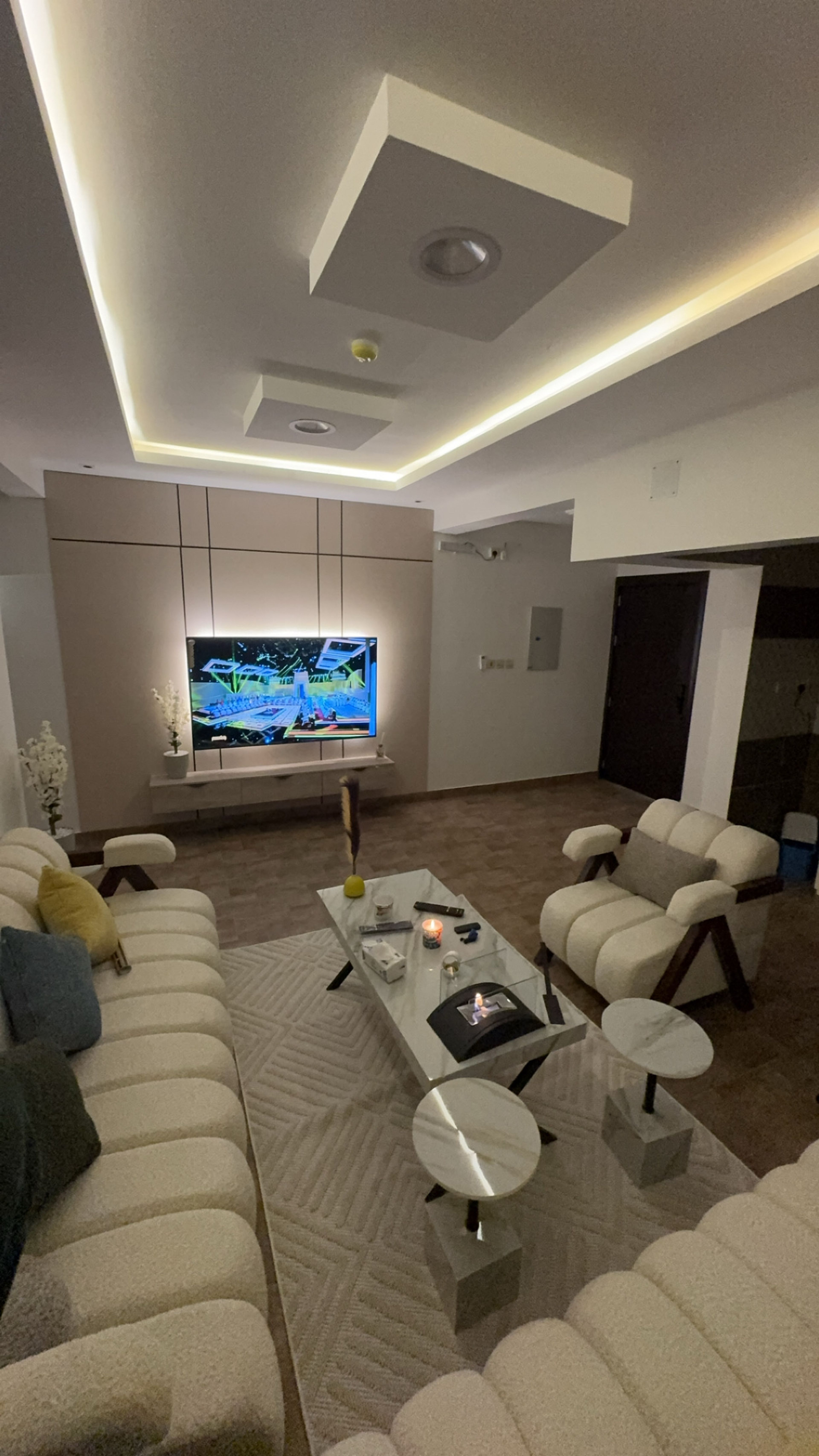 https://img.gathern.co/1400x0/1/1BYt-nKXGUrKzcQLeb783m12hghbjE2H.jpg