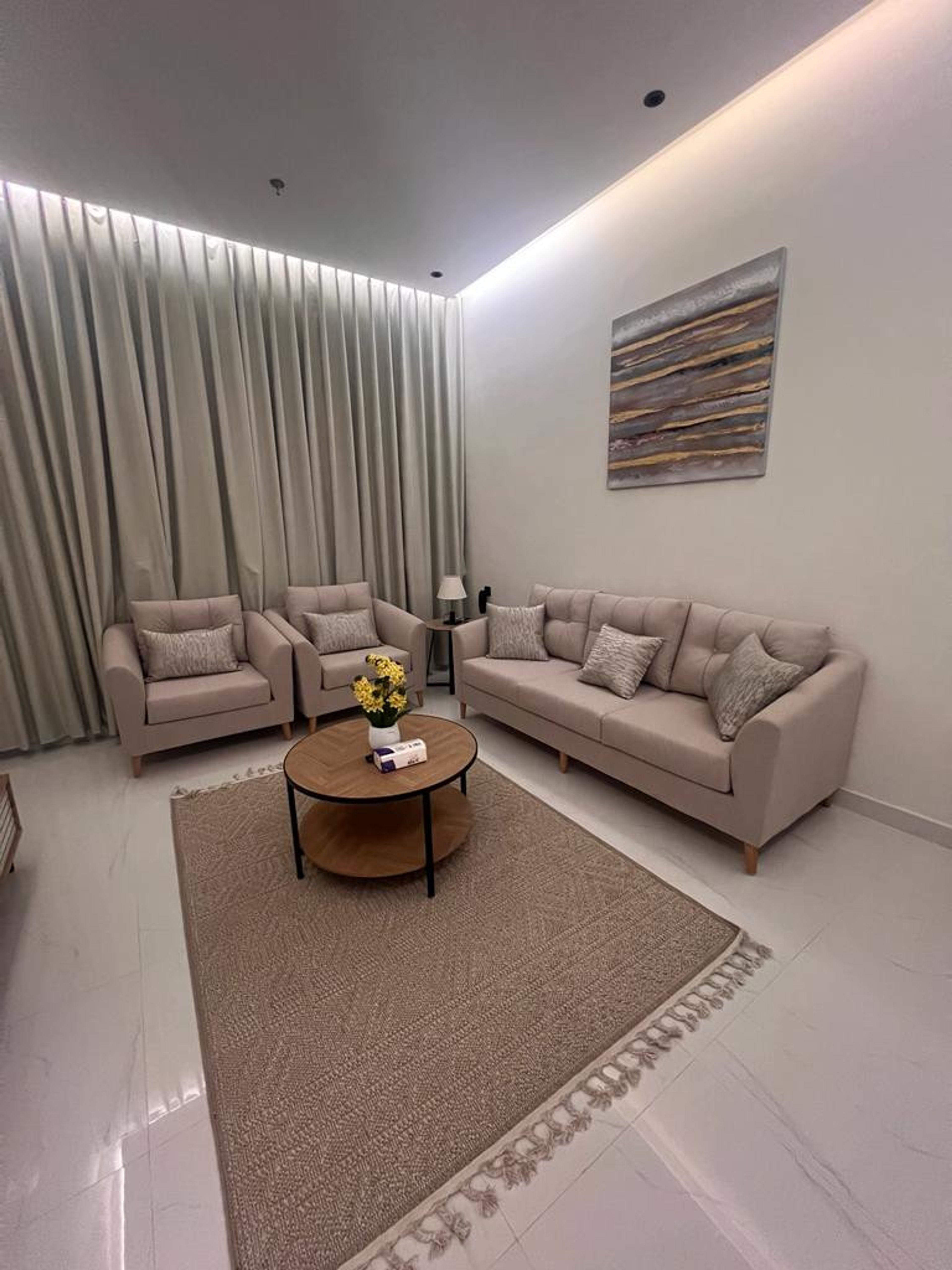 https://img.gathern.co/1400x0/1/1CXEjOPCsMM3qmpyG92bQAHansUoLI_7.jpg