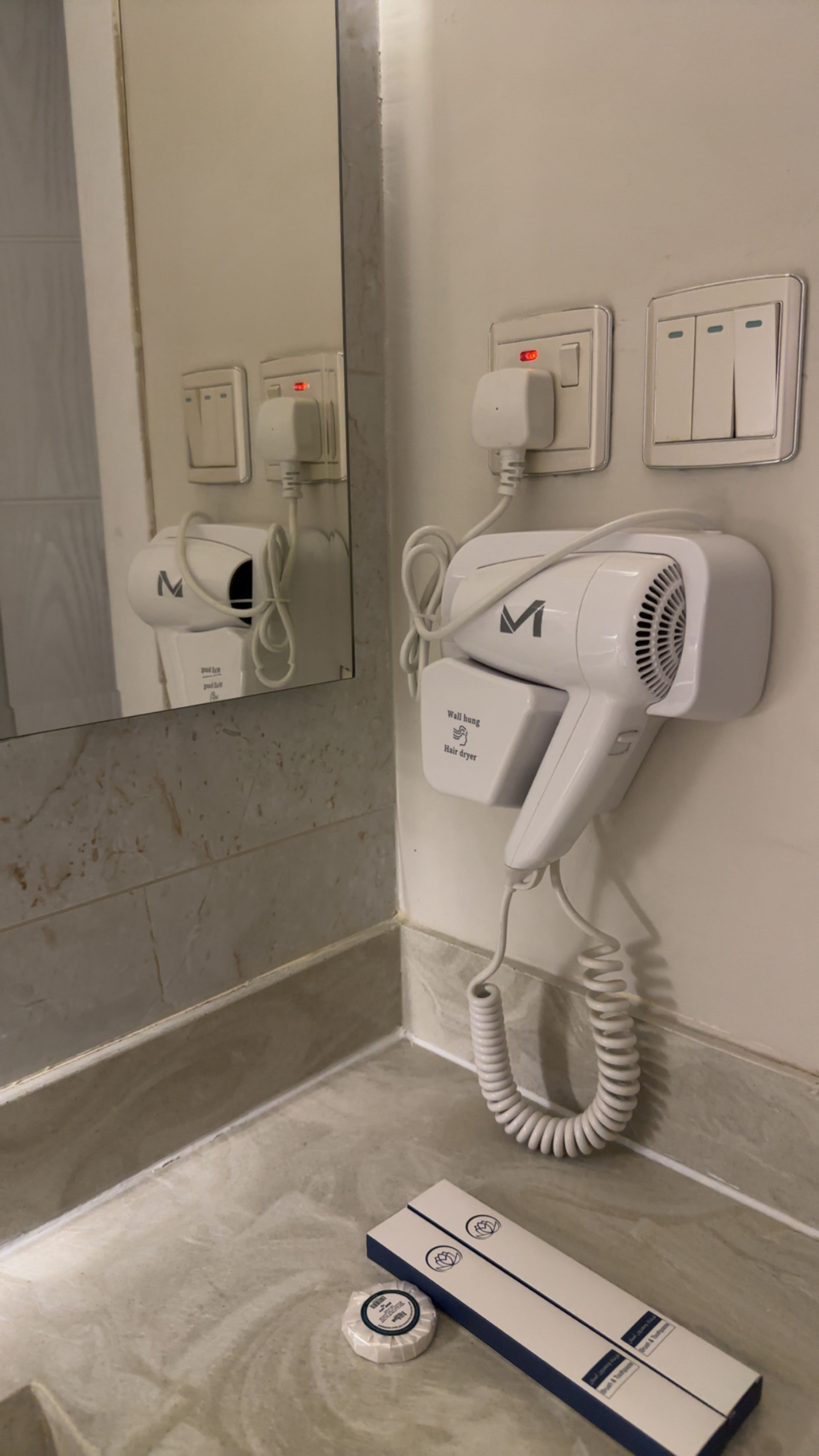 https://img.gathern.co/1400x0/1/1FWksQHv3Ie24sz0p098PkUio1CO-XGG.jpg