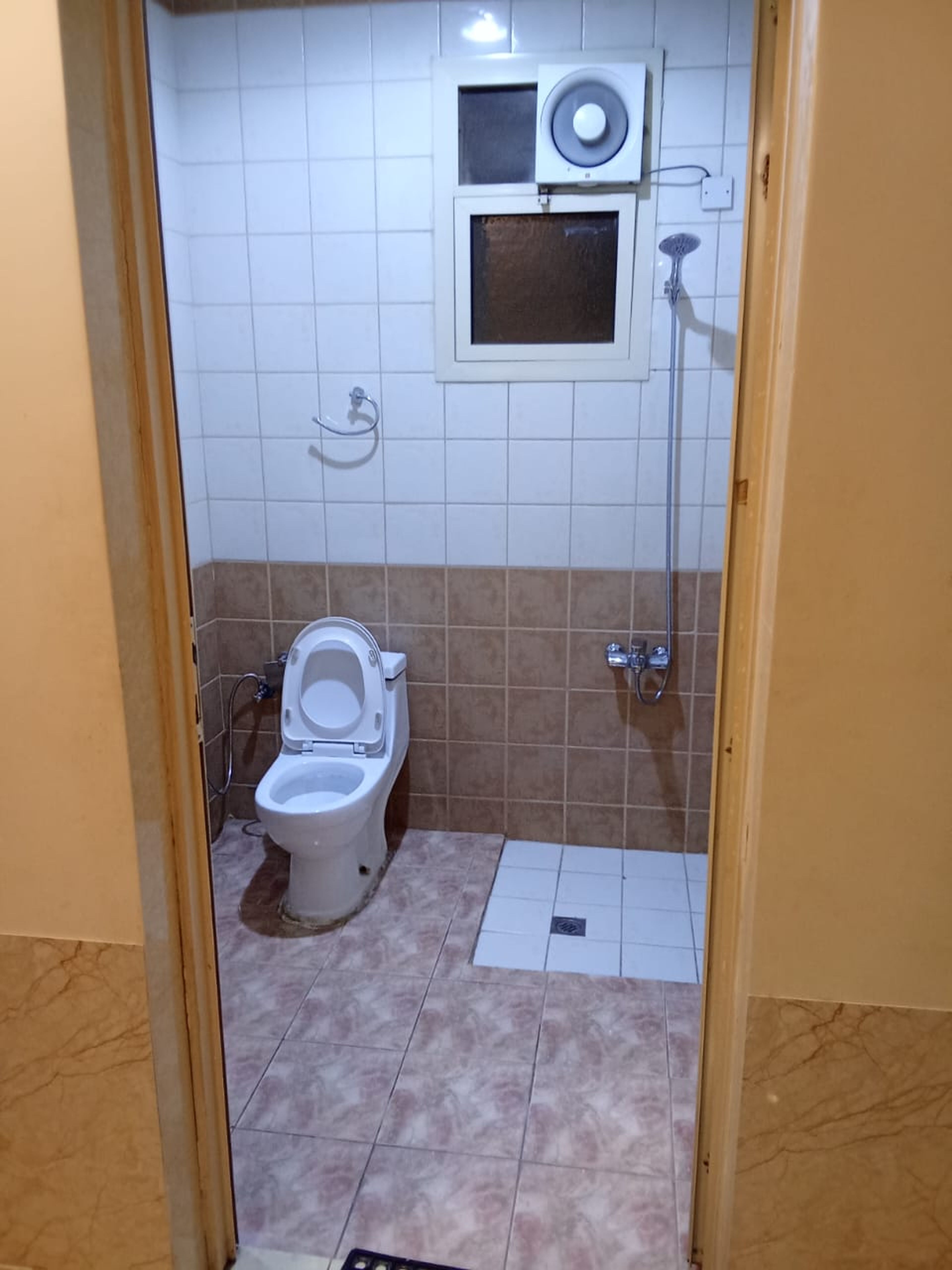 https://img.gathern.co/1400x0/1/1FhXBvVR5BNIzaybfRklgq1JdSSADzG-.jpg