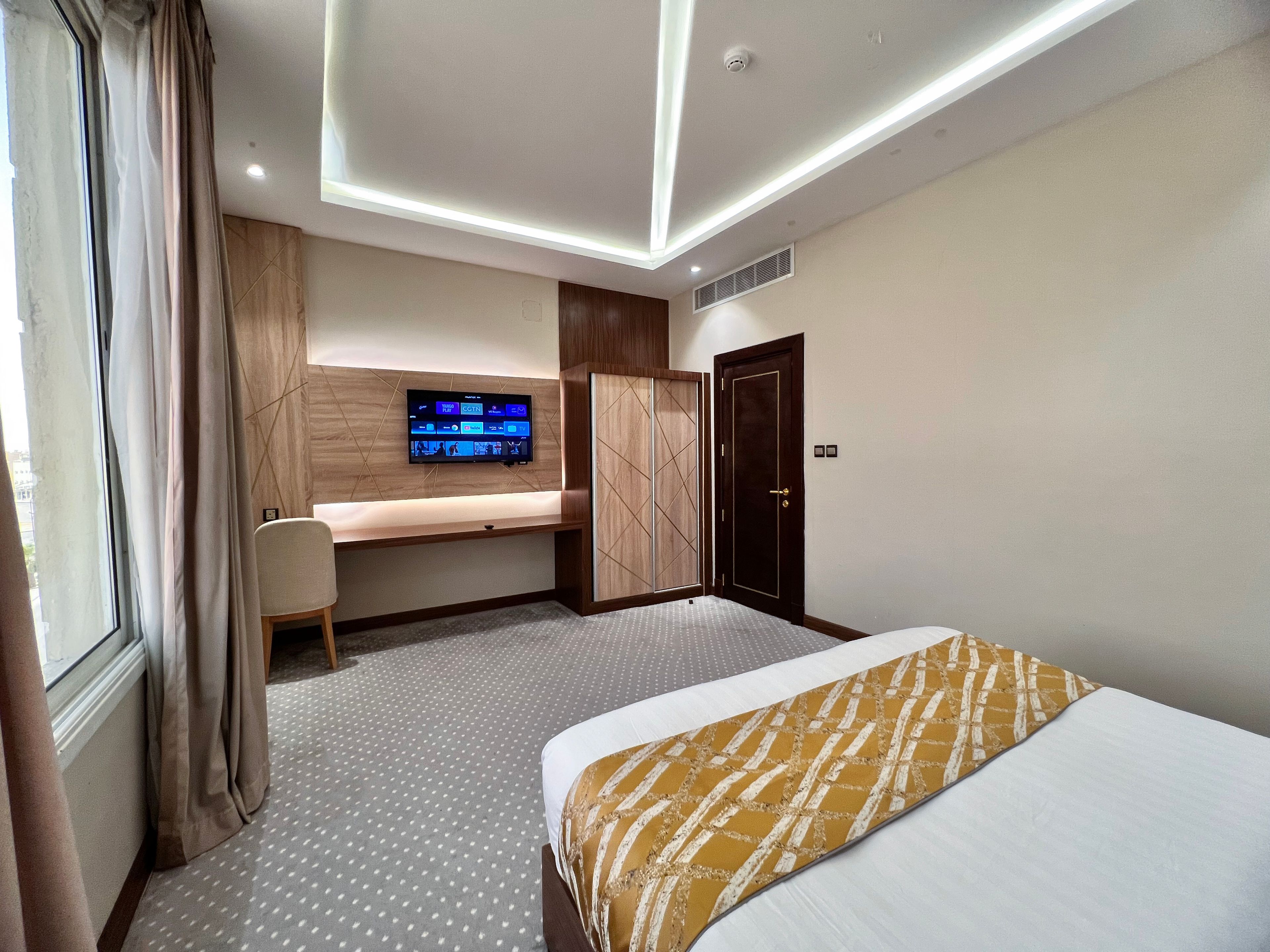 https://img.gathern.co/1400x0/1/1K142ch9_fZplVI2LCVG9fVnePCcoSmr.jpg