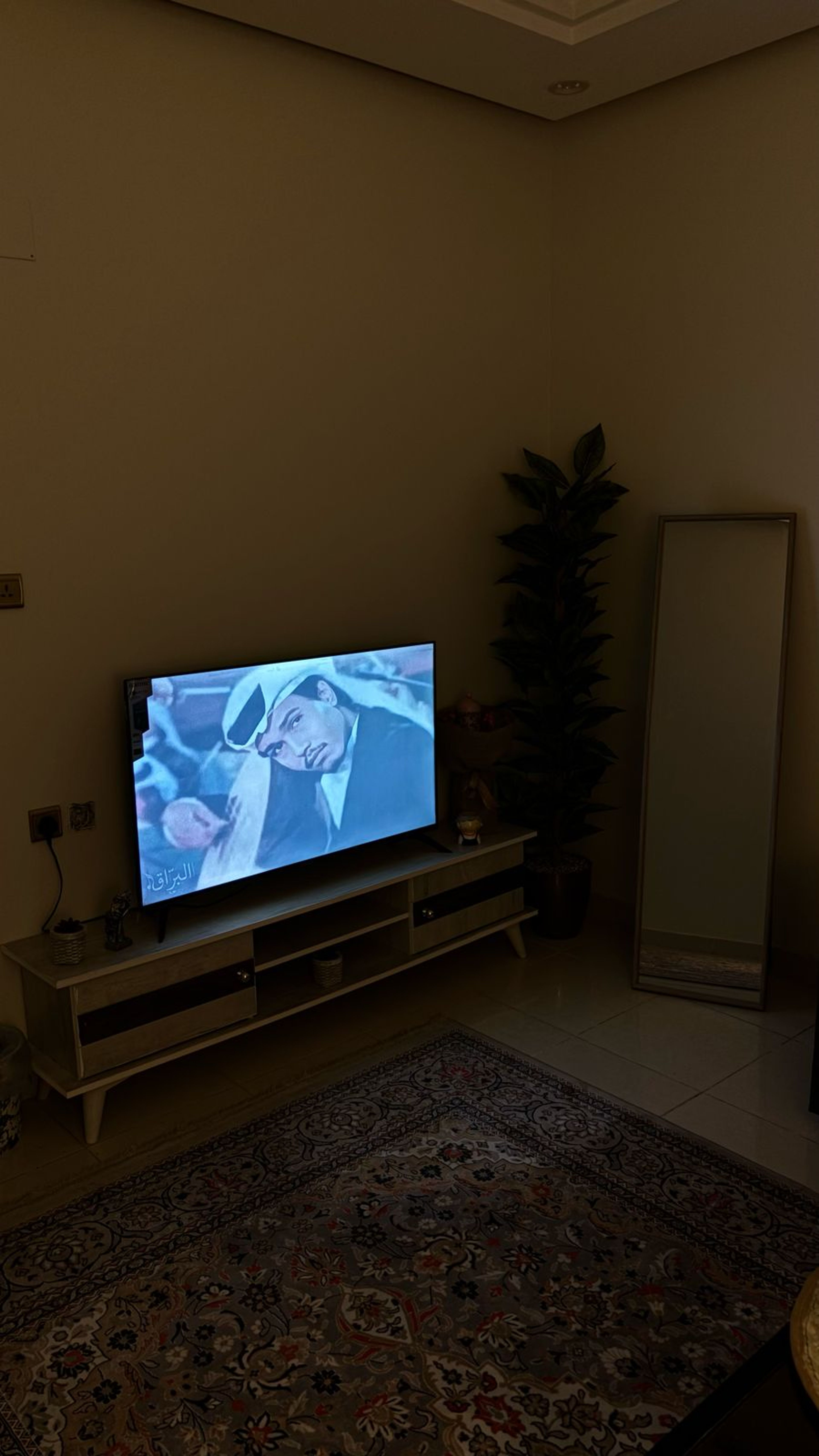 https://img.gathern.co/1400x0/1/1OFp5QkUF1lGkoGAQDfKECBYTK5TmGbZ.jpeg
