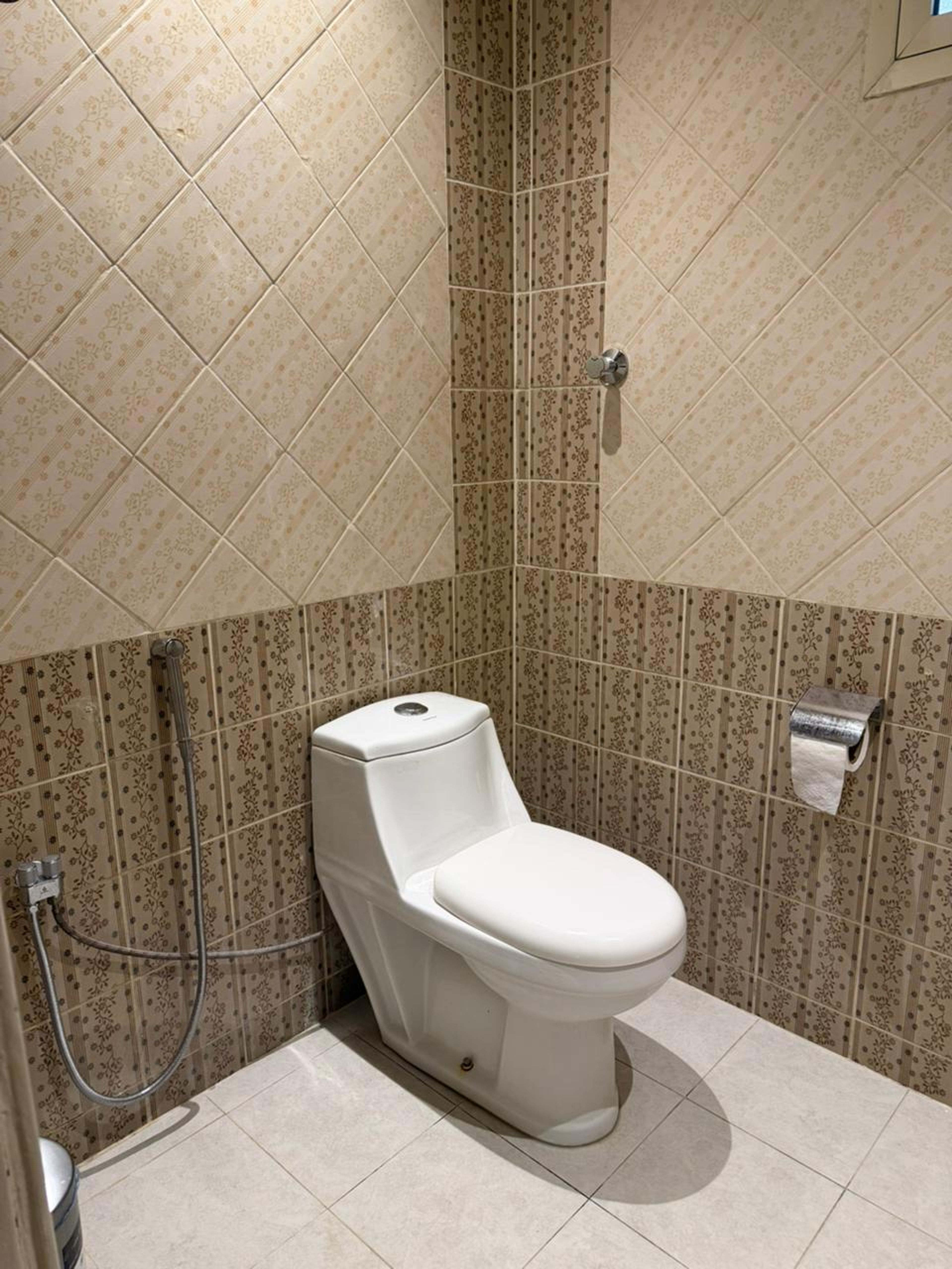 https://img.gathern.co/1400x0/1/1UWj9UwDLPA55rw7j2NdpWC7Pqsq309q.jpeg