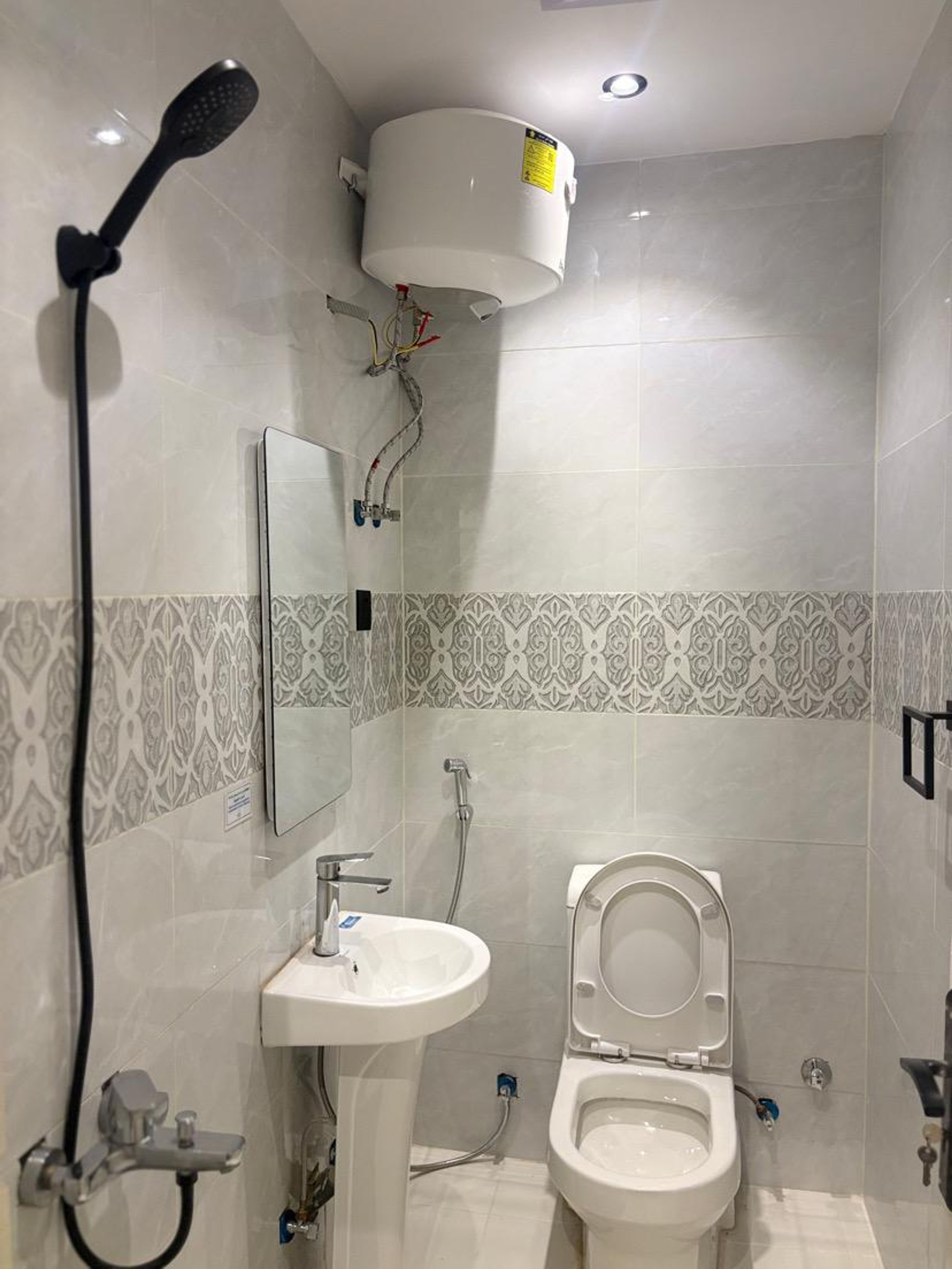 https://img.gathern.co/1400x0/1/1cuXBeeLYXsqk5CHbUM05qC-GoQAwa_o.jpg
