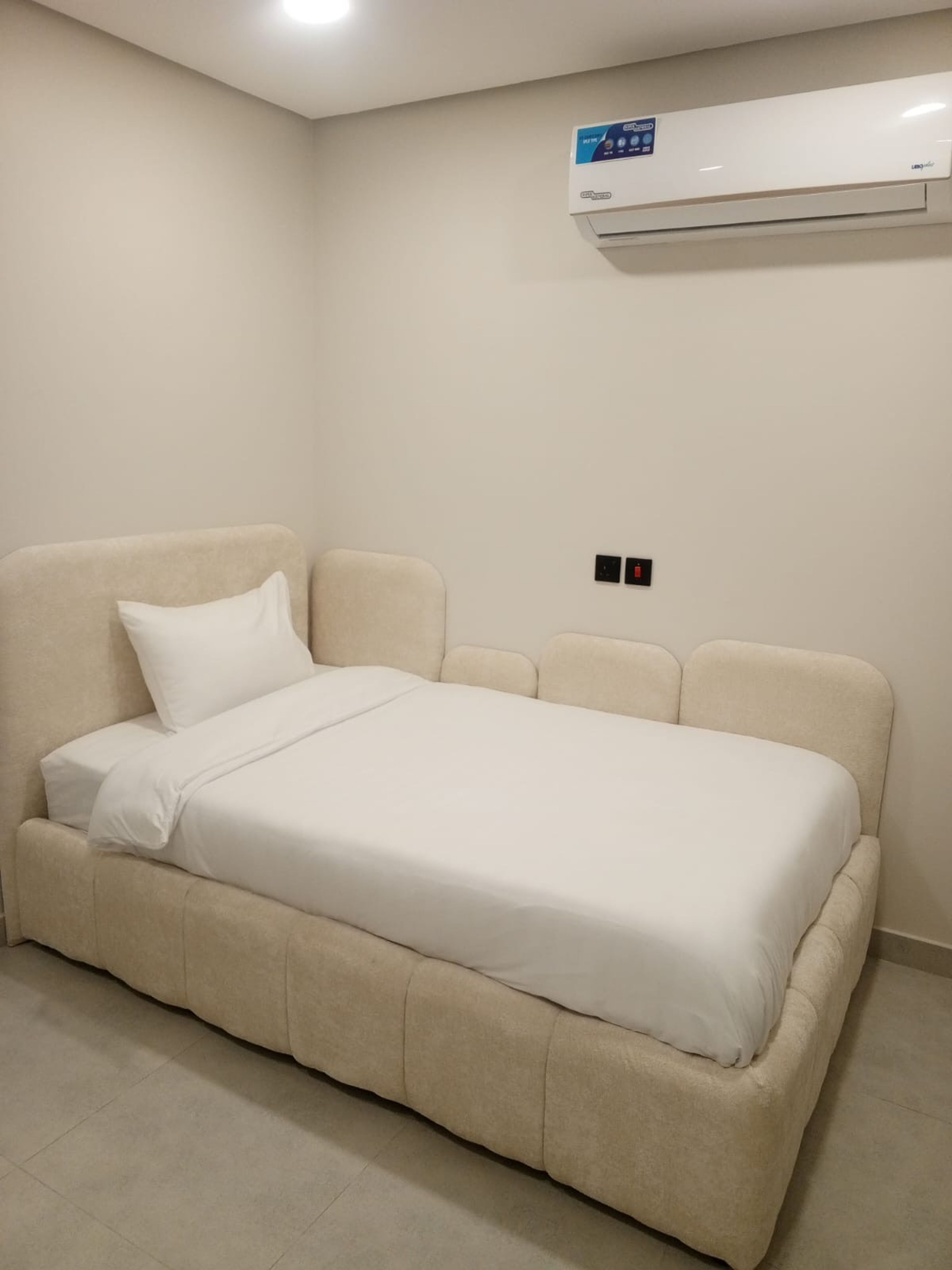 https://img.gathern.co/1400x0/1/1eSW-2pb1NnTGC-fzKZn4Gg4YD8GnLj3.jpeg