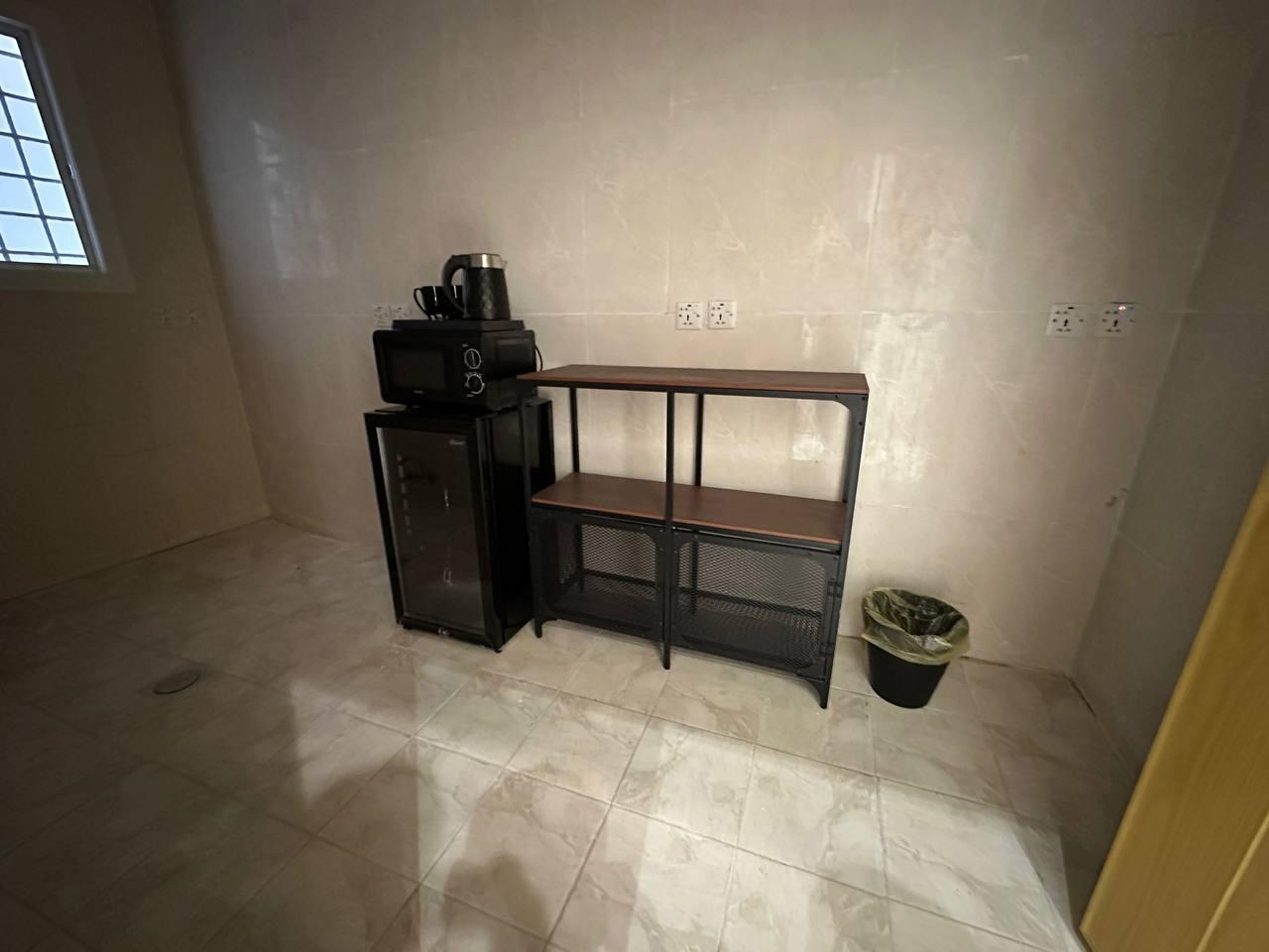 https://img.gathern.co/1024x0/1/1n8DXxKhwk5VbloolZBp40yHavKB0EeH.jpeg