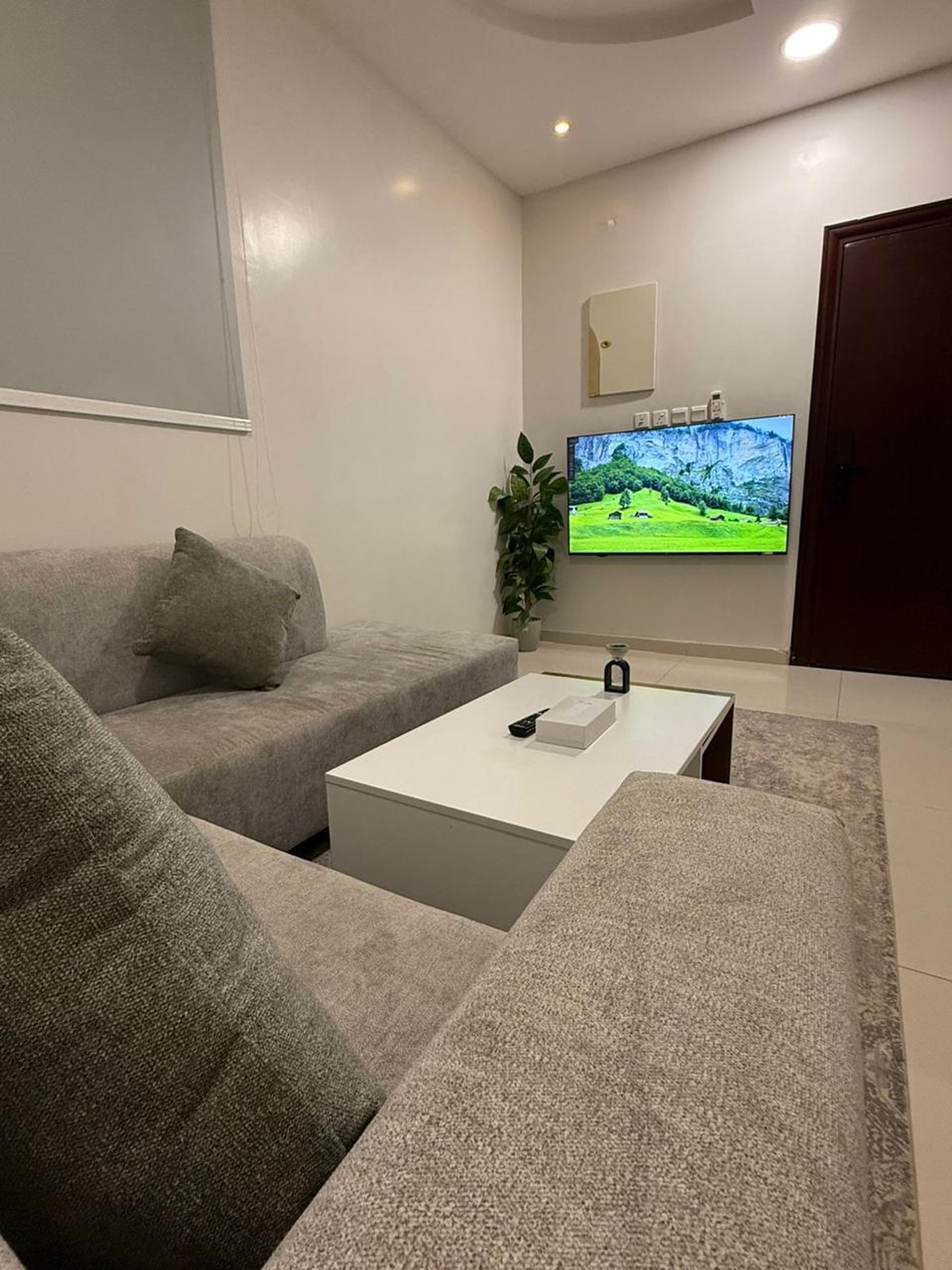 https://img.gathern.co/1400x0/1/1ufgUi-rJ4XdK9uP-3XBuVF_ouLLiUYz.jpeg