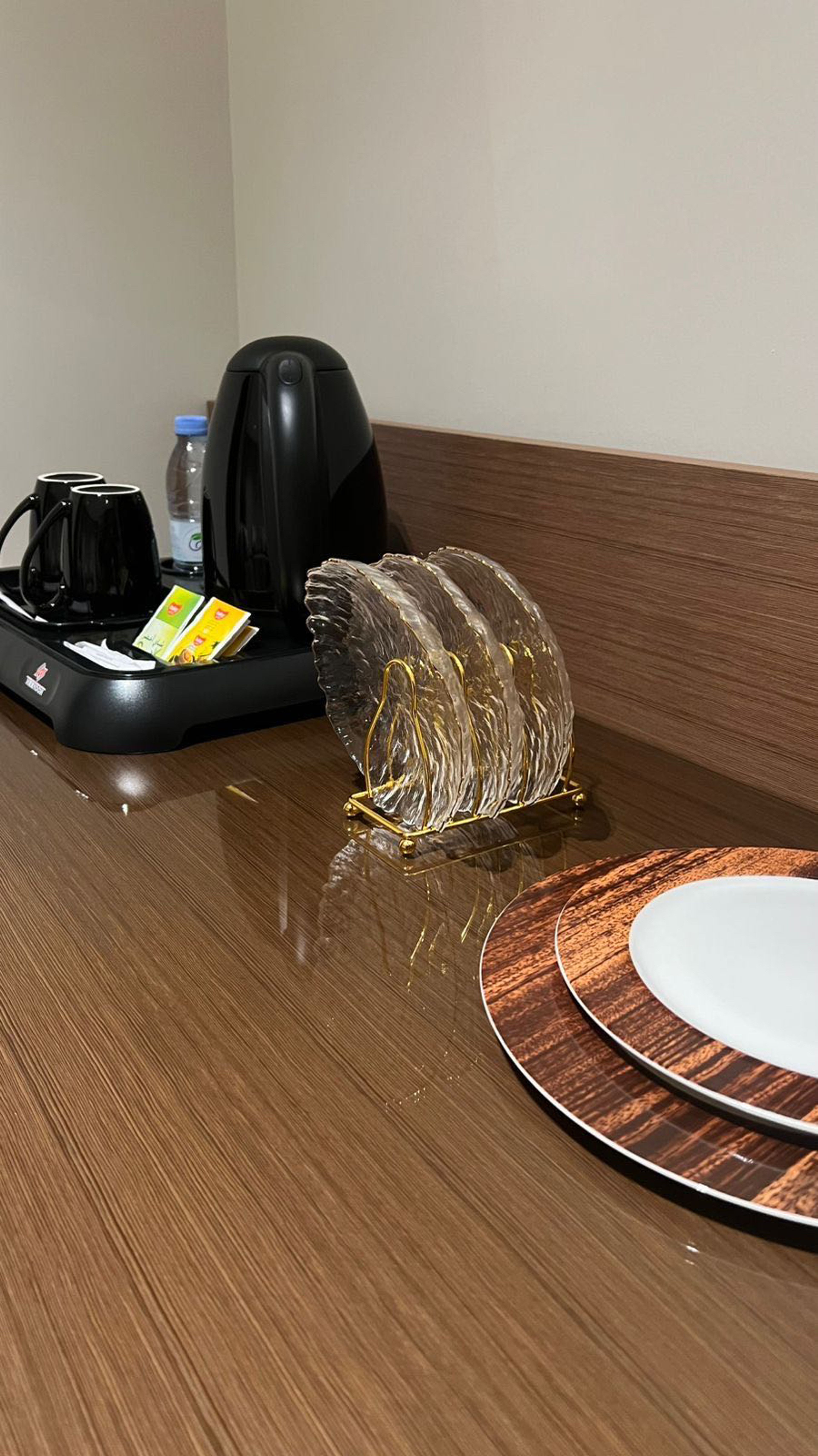 https://img.gathern.co/1400x0/1/2PB-4SHrhdVCgMlWzNJu_PPNlM-vXVo1.jpg