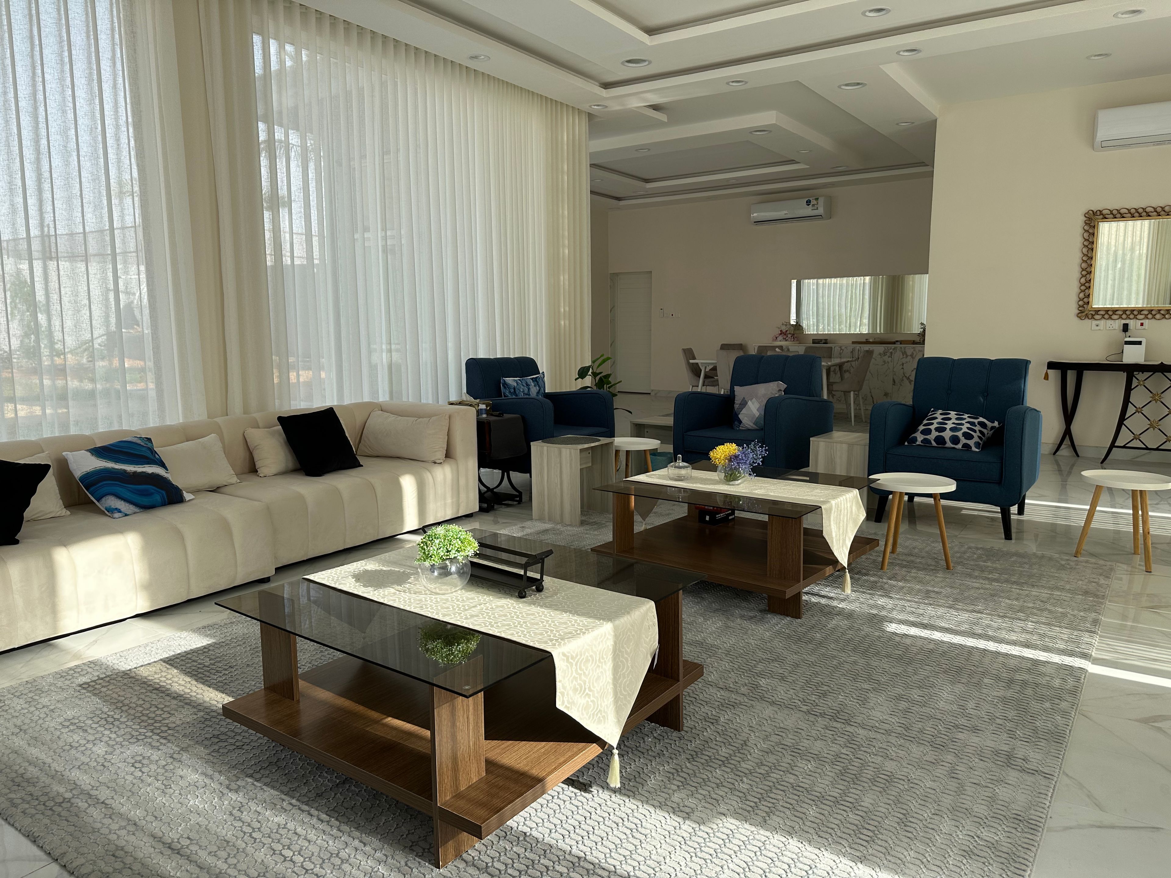 https://img.gathern.co/1400x0/1/2ST1RO6gjNI_Cy_1fFDWWhNoniINK4sw.jpg