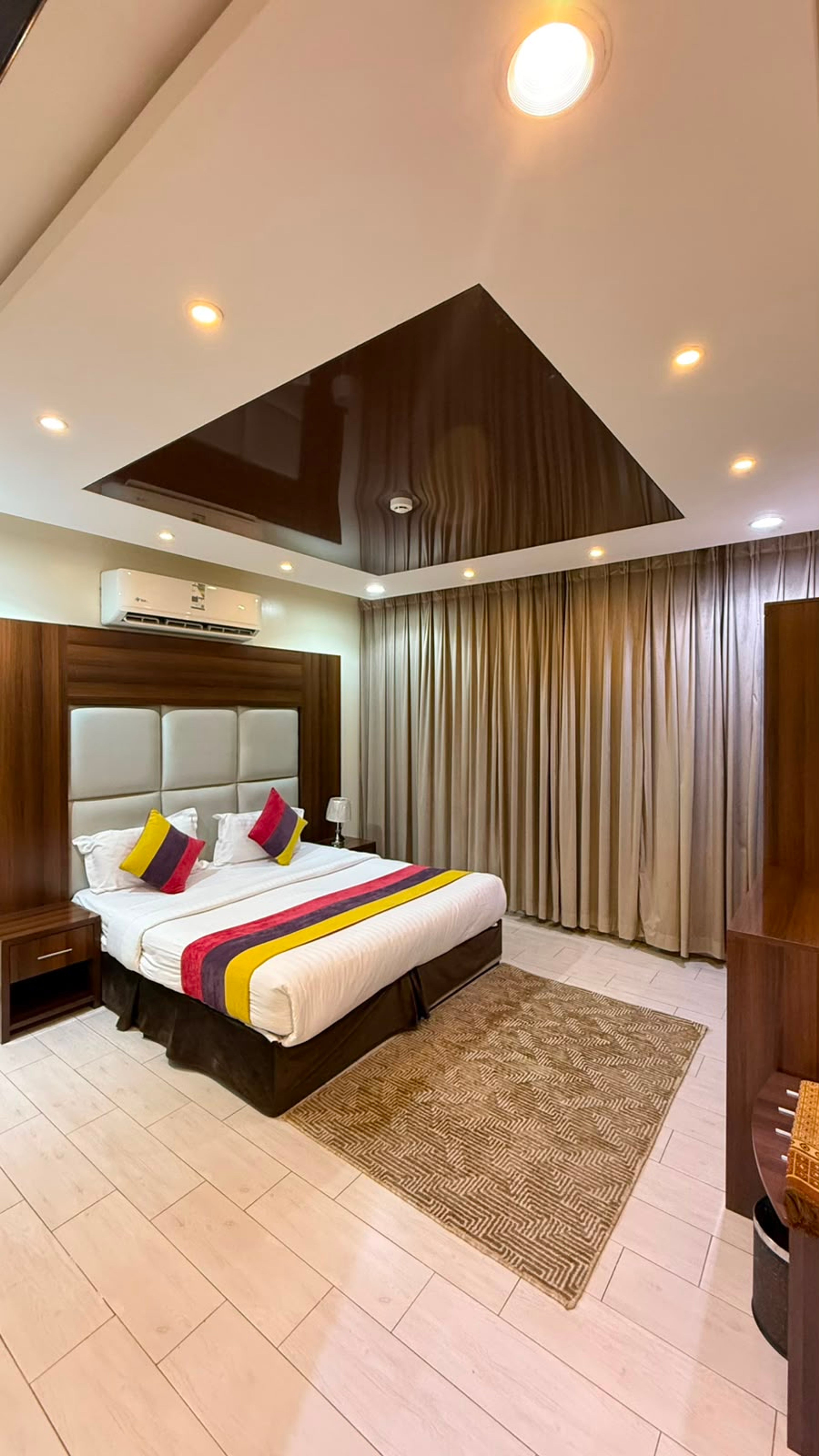 https://img.gathern.co/1024x0/1/2h-PRmbVDYtwRSE5j63CQbL_OzRB4fL-.jpeg