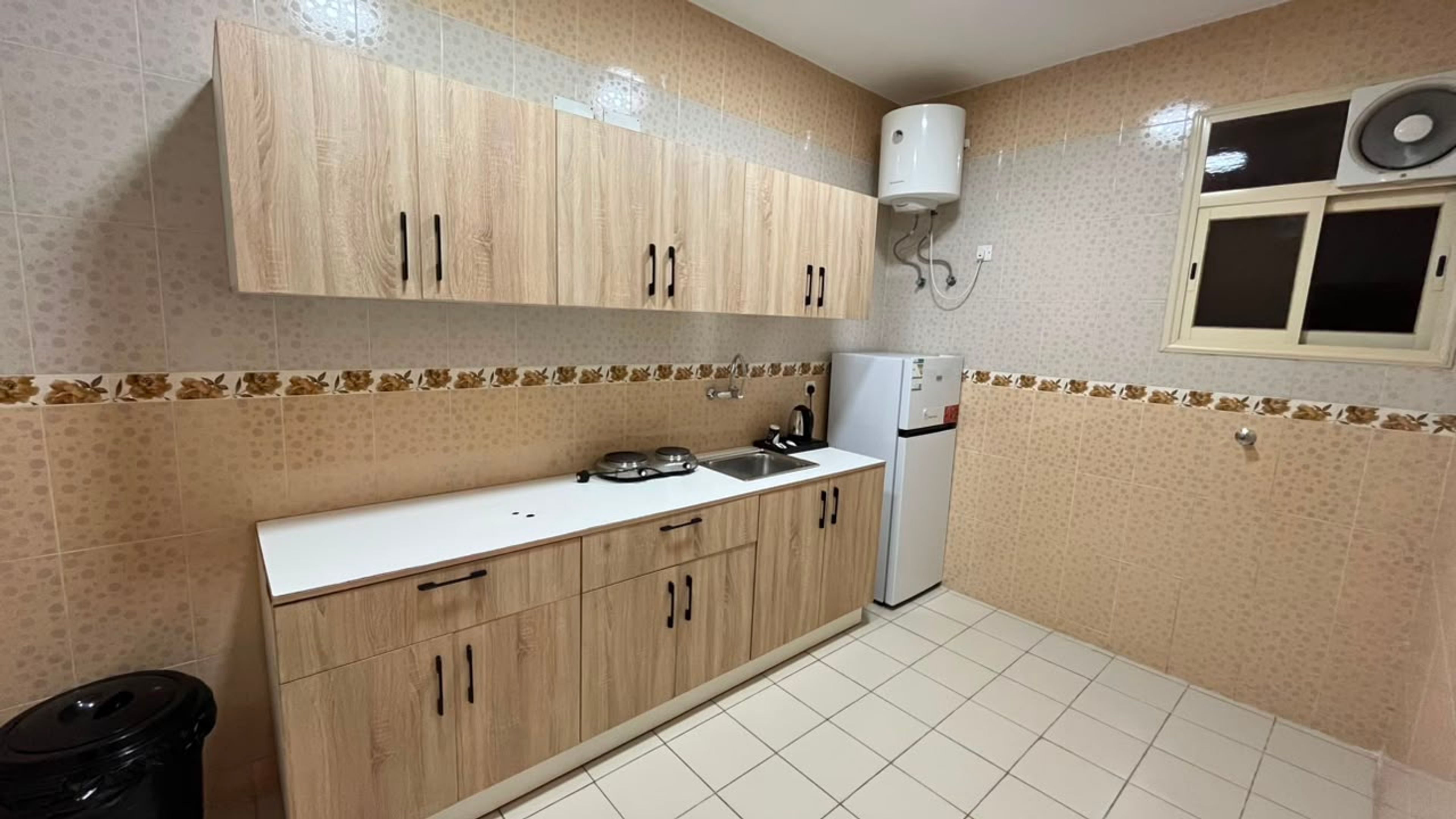 https://img.gathern.co/1024x0/1/2i_Z3XTJLAiP3nF9F7AeqAepBrtdiY3t.jpeg
