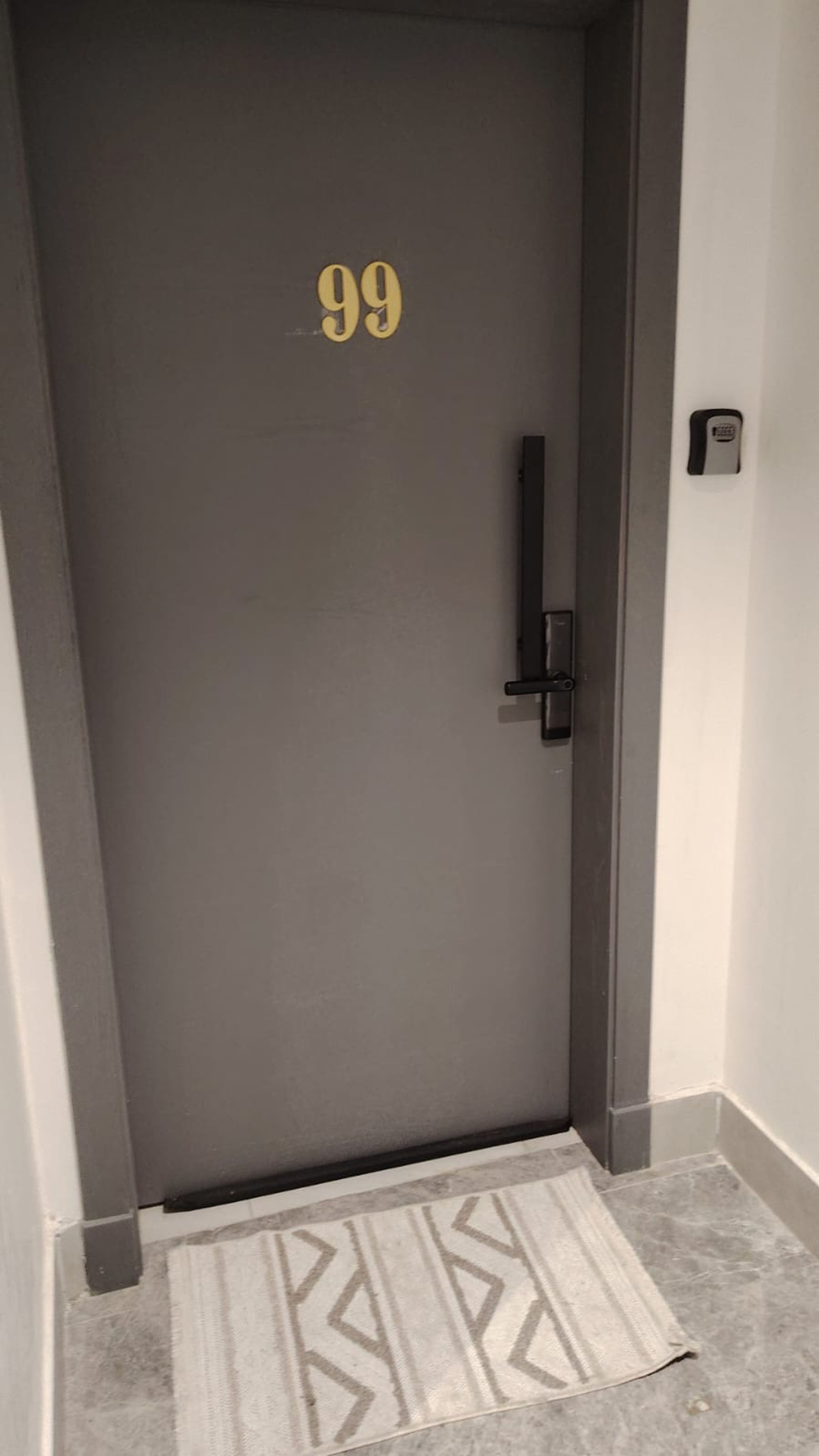 https://img.gathern.co/1400x0/1/2kiG50JQdxoE85iKuOMYODYvvBGNueA0.jpg