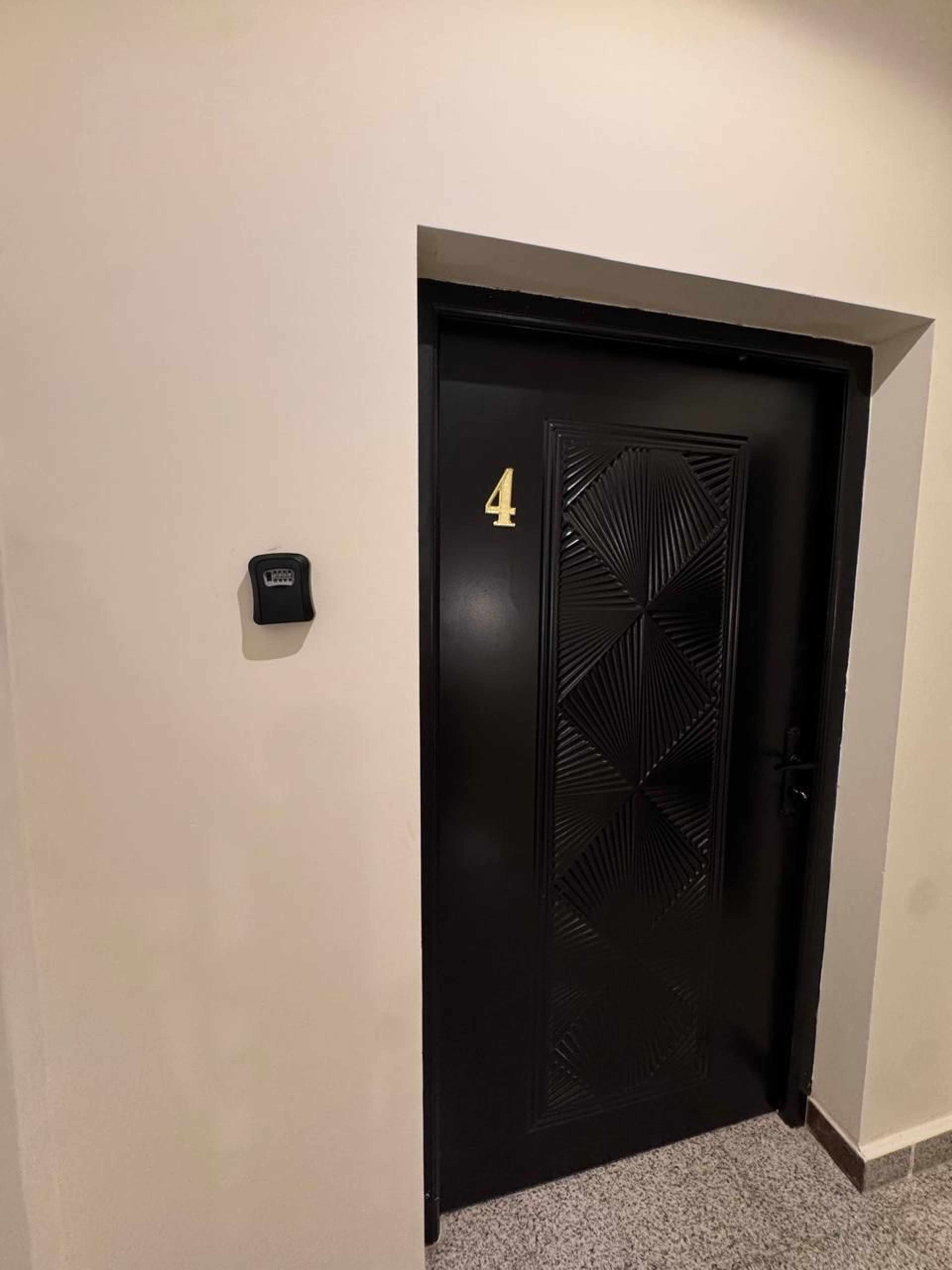 https://img.gathern.co/1024x0/1/3272242OUlgYnDLe7V8izXxI8yJFg8_E.jpeg