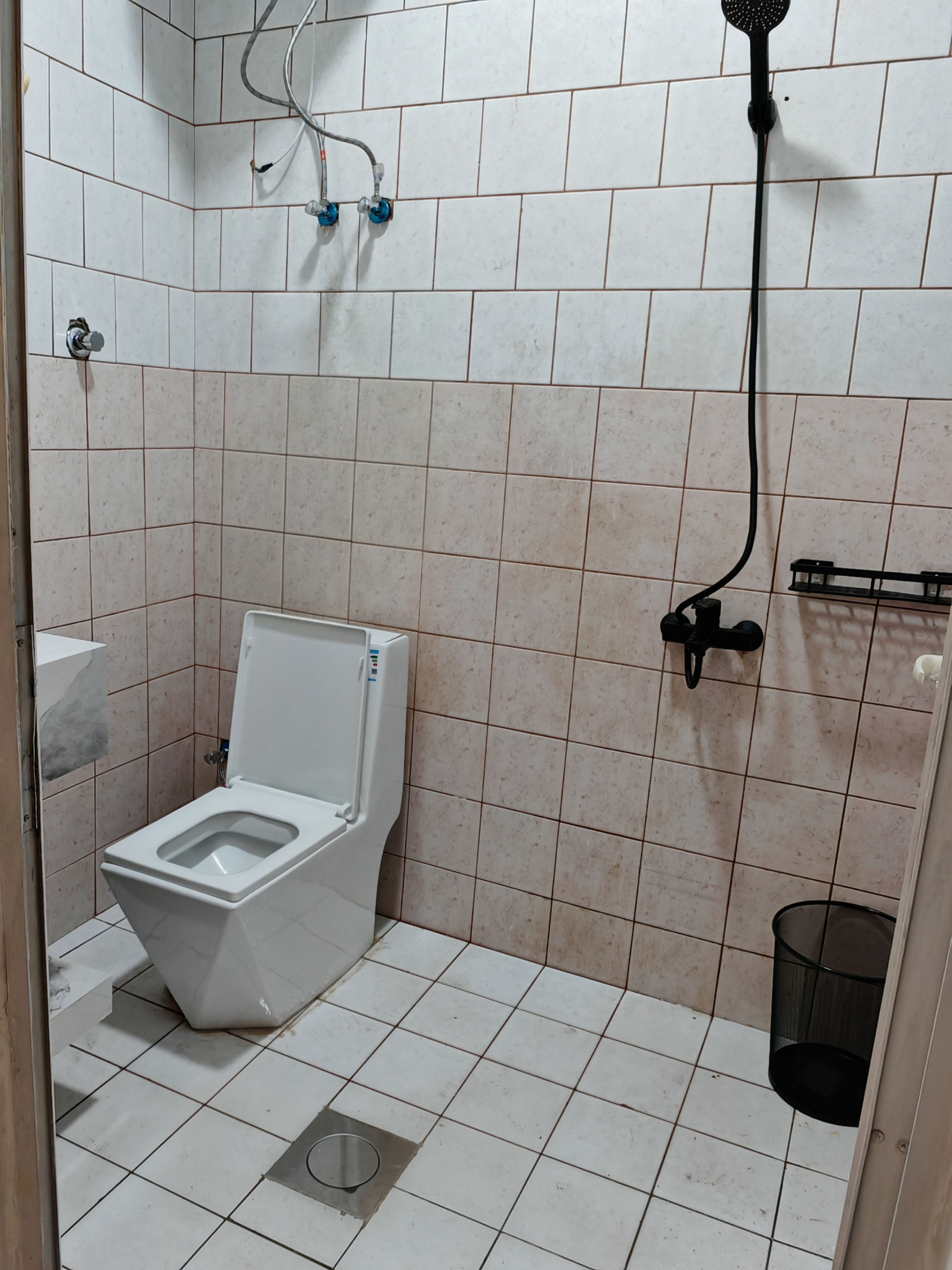 https://img.gathern.co/1024x0/1/32DwaFvGfEaSdlMljSfdLOvpnDA0Q1cu.jpg