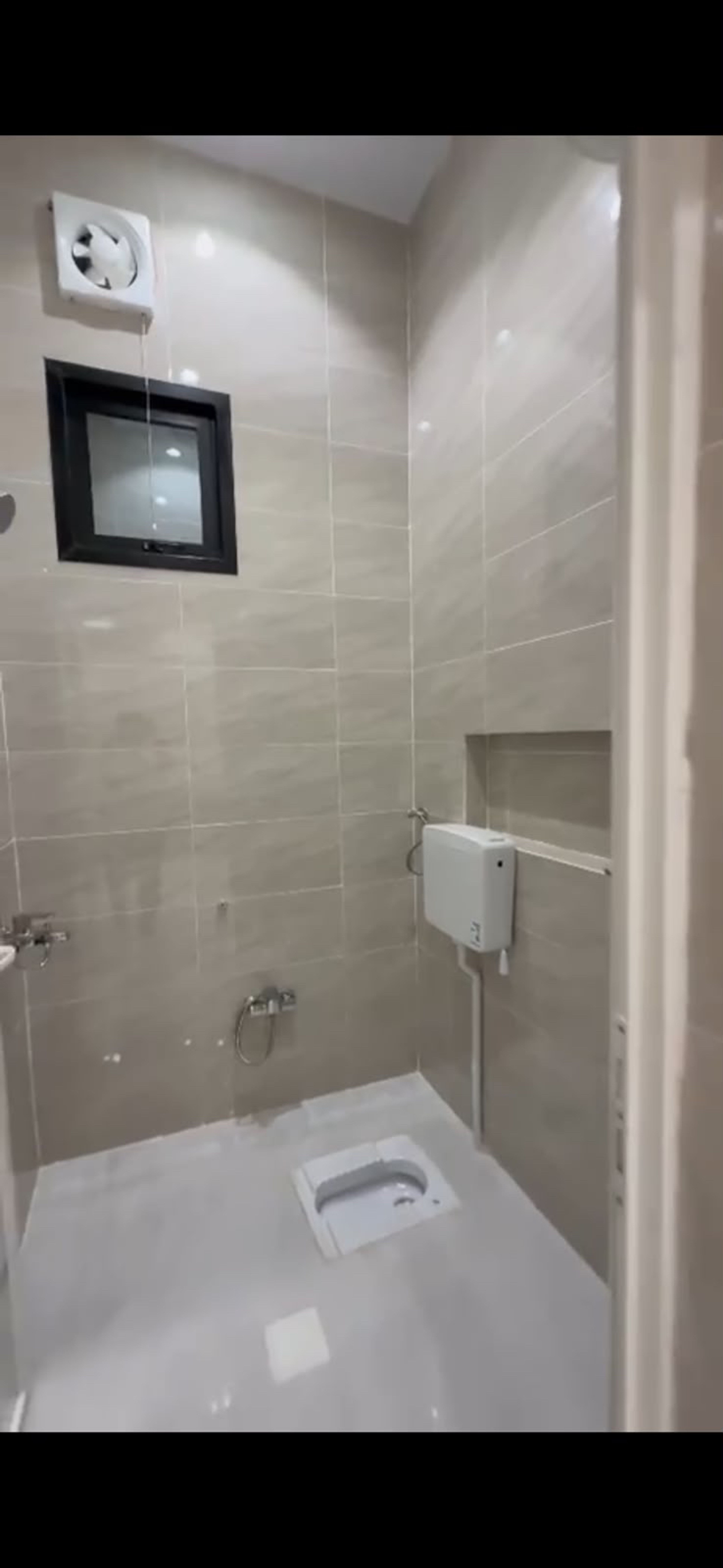 https://img.gathern.co/1024x0/1/32SAqYfkRJgL2SrJc59-fl2qvBgaFZ-L.jpg