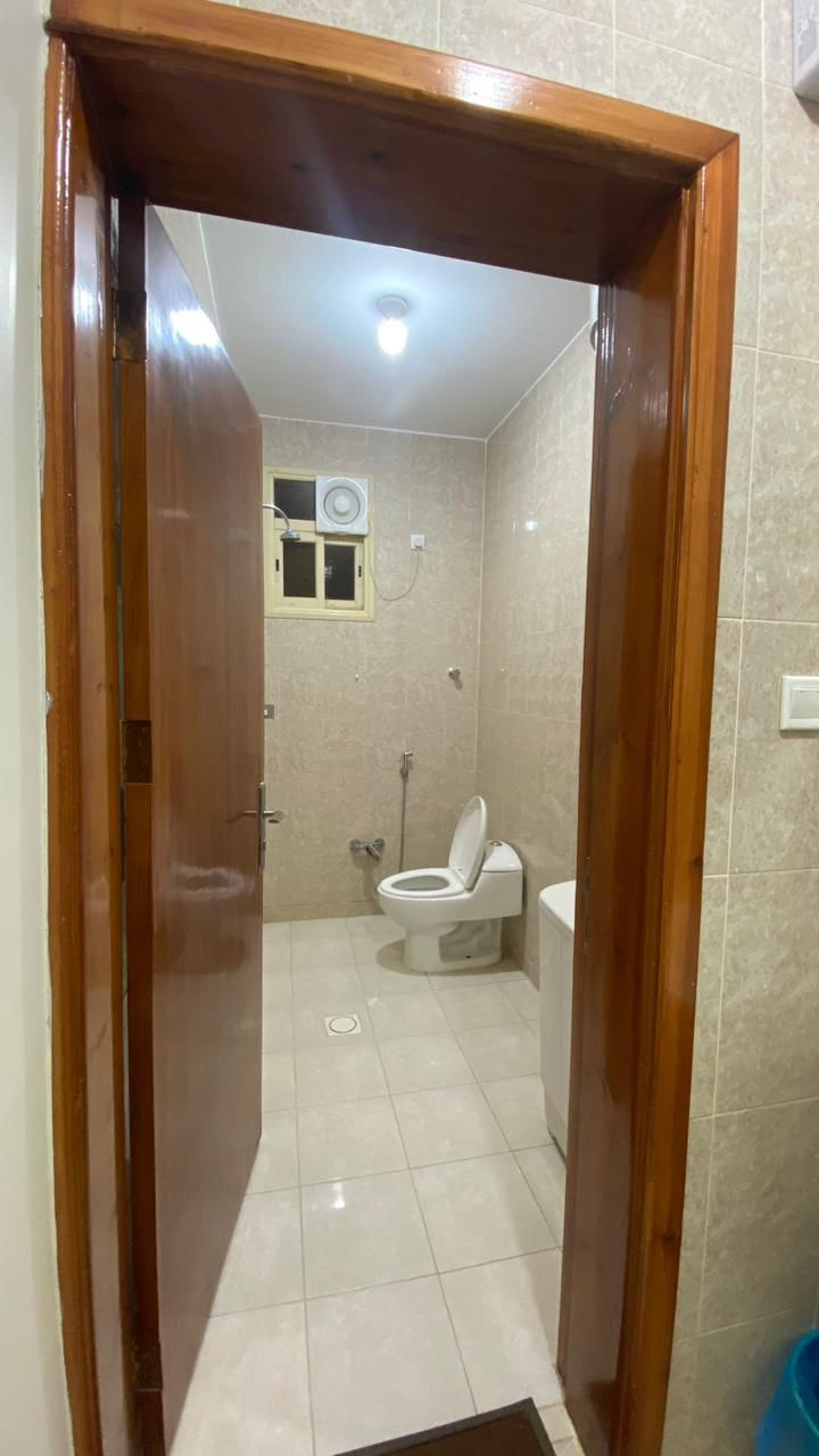 https://img.gathern.co/1400x0/1/35bGnghEOHgr4e2Vtjgp6Hm4l9CiXsCC.jpeg