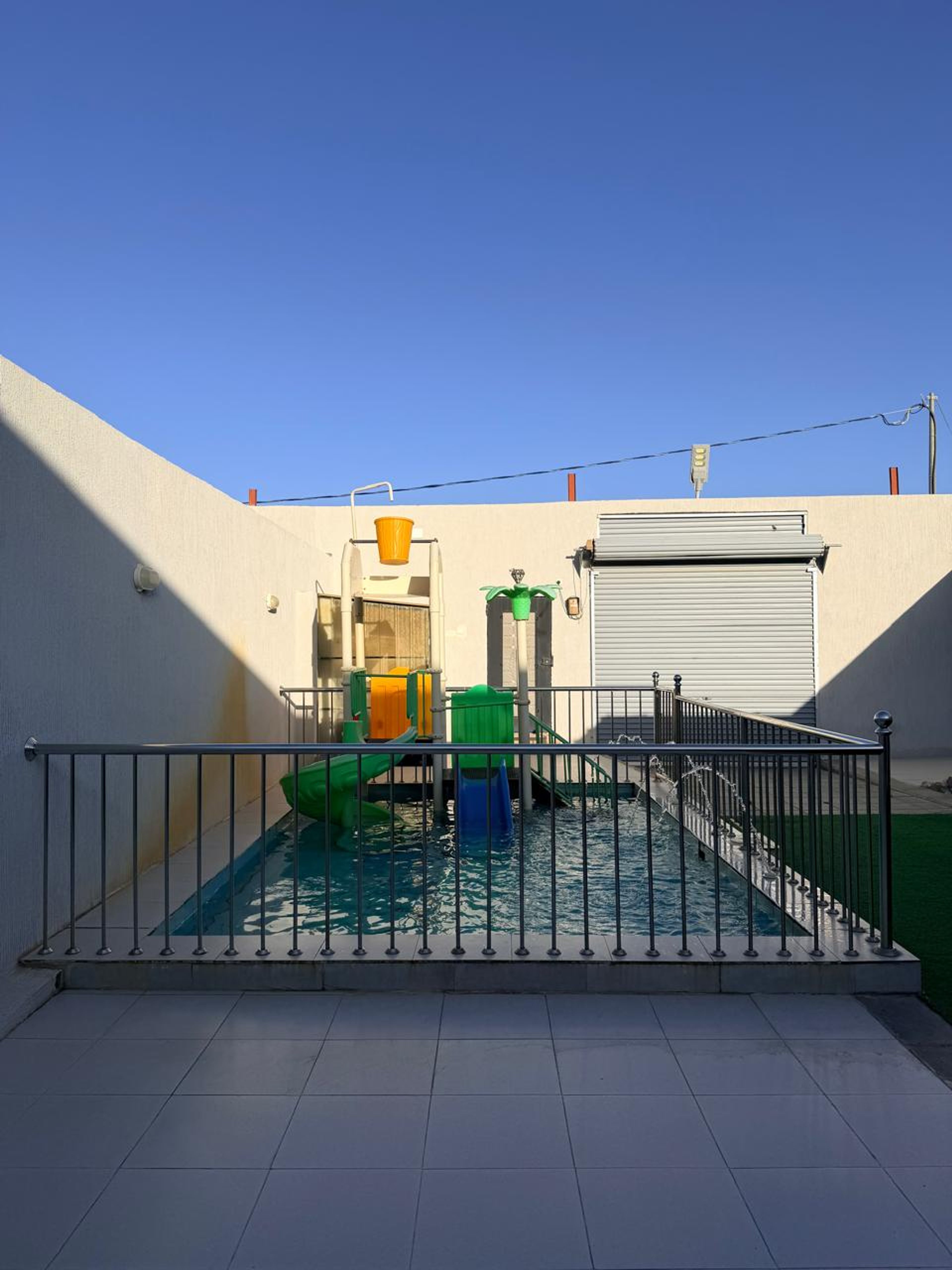 https://img.gathern.co/1400x0/1/39SJLENHSZFgdrBDKn2xB7XdYjlaafx5.jpg