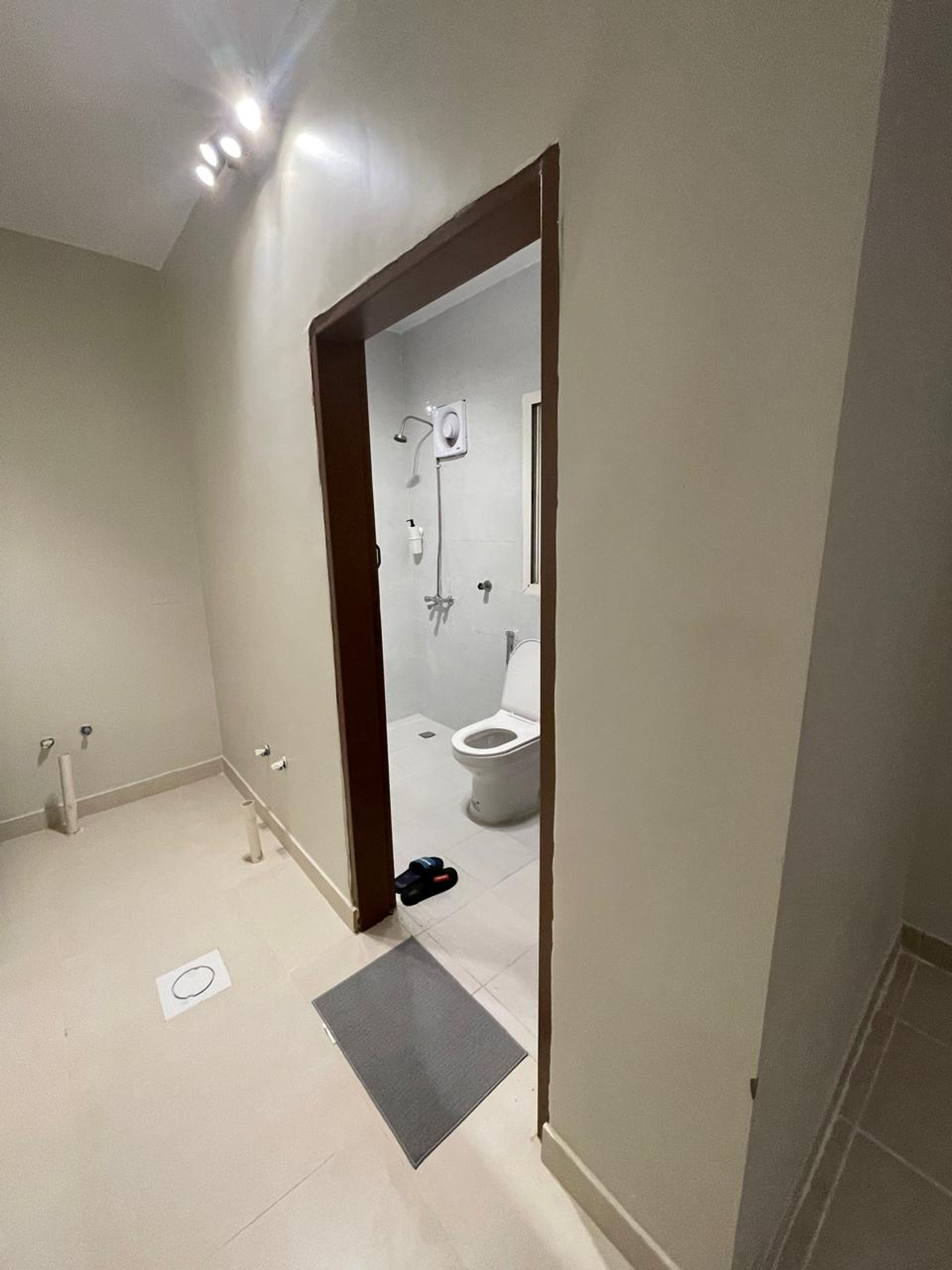 https://img.gathern.co/1400x0/1/3BjhWOqfv-uKediuG29oraWMONeHf0rp.jpeg