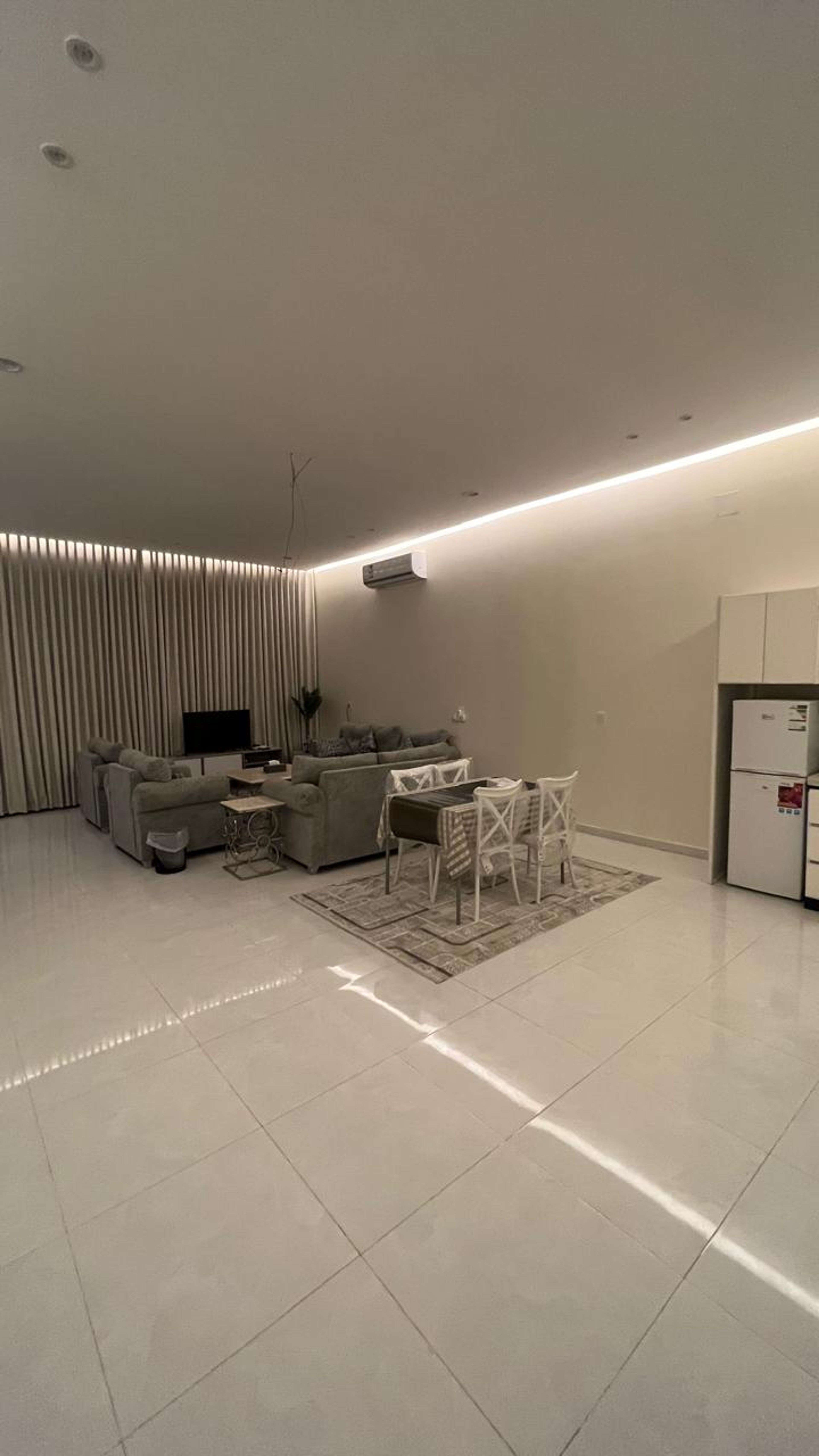 https://img.gathern.co/1400x0/1/3MzF0d6G9BEteiZQrkPVYrhQXhF0R-O0.jpg